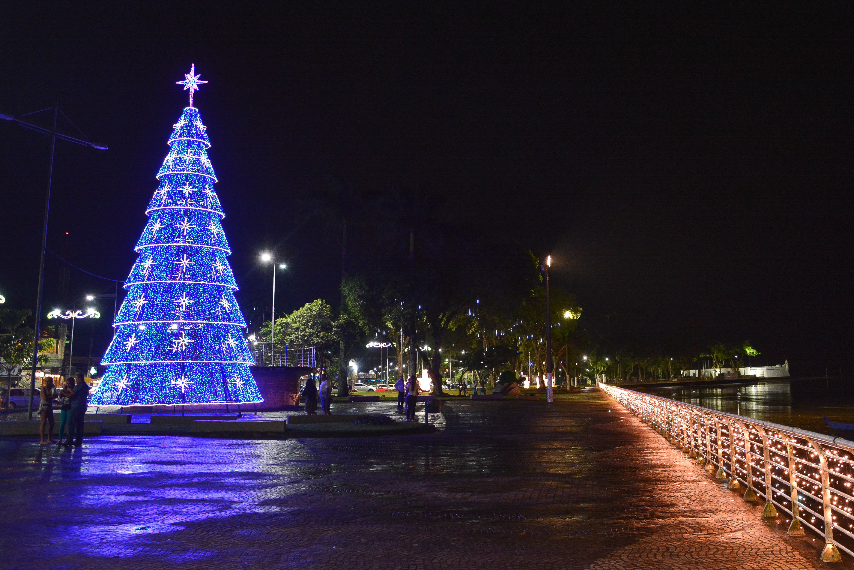 Centro de Bertioga e entrada da Cidade ganham iluminação natalina