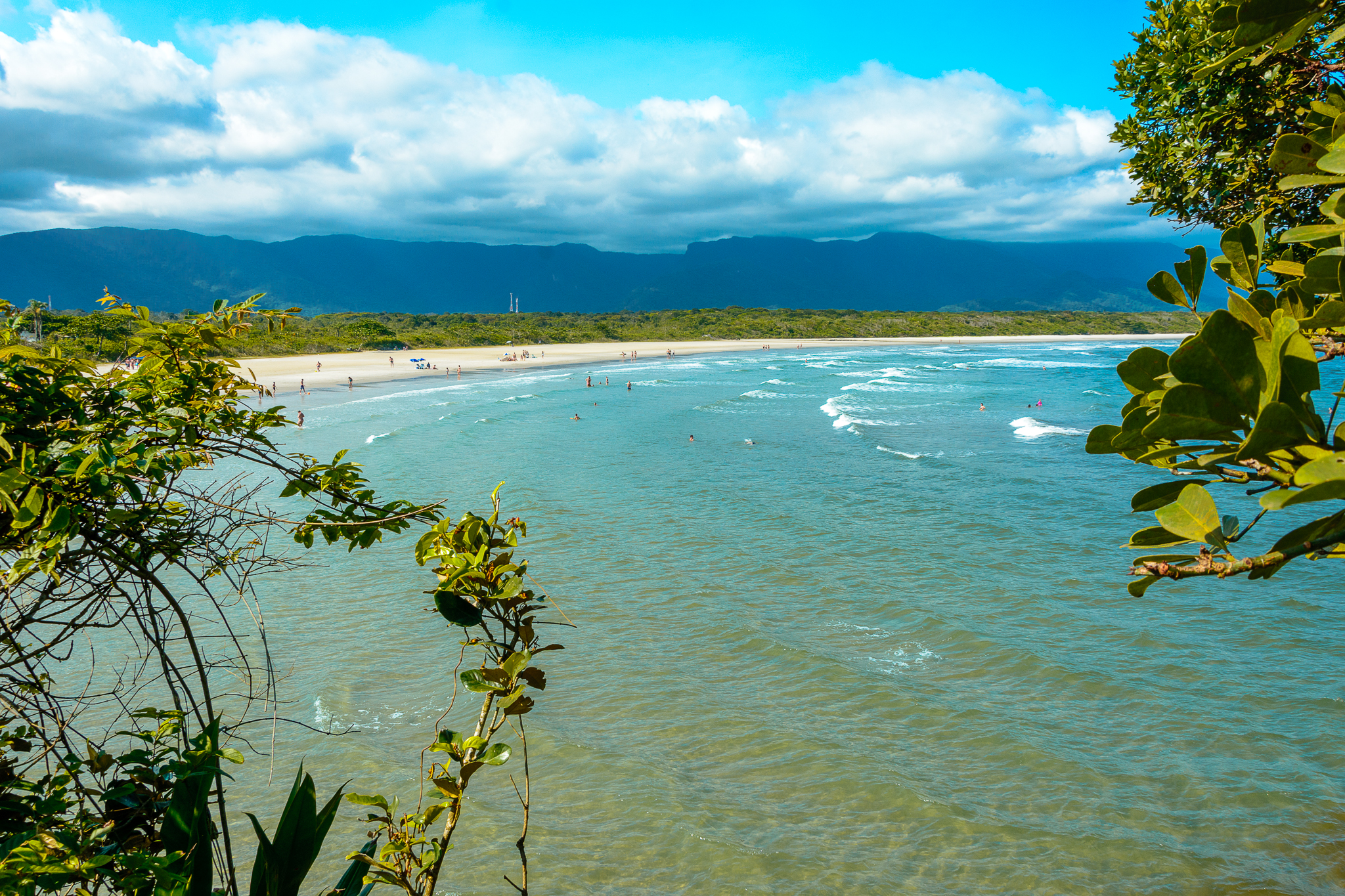 Todas as praias de Bertioga são limpas e aprovadas para banho de mar
