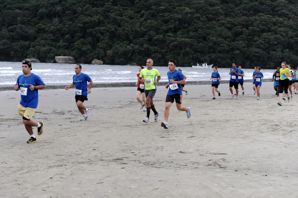 ‘Maratona das Praias’ acontece neste domingo (26), na Praia da Enseada