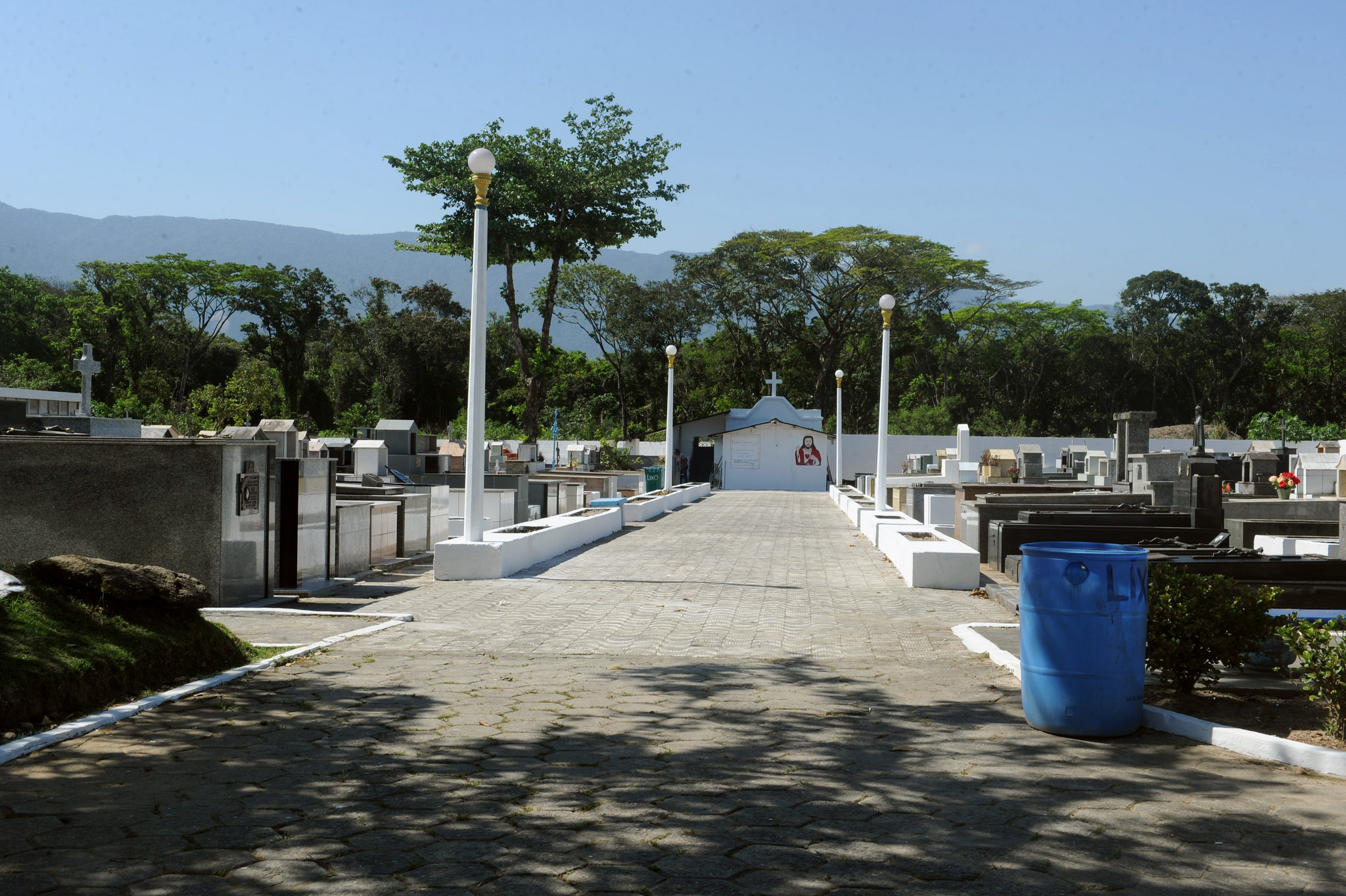 Dia de Finados tem programação especial no cemitério  de Bertioga