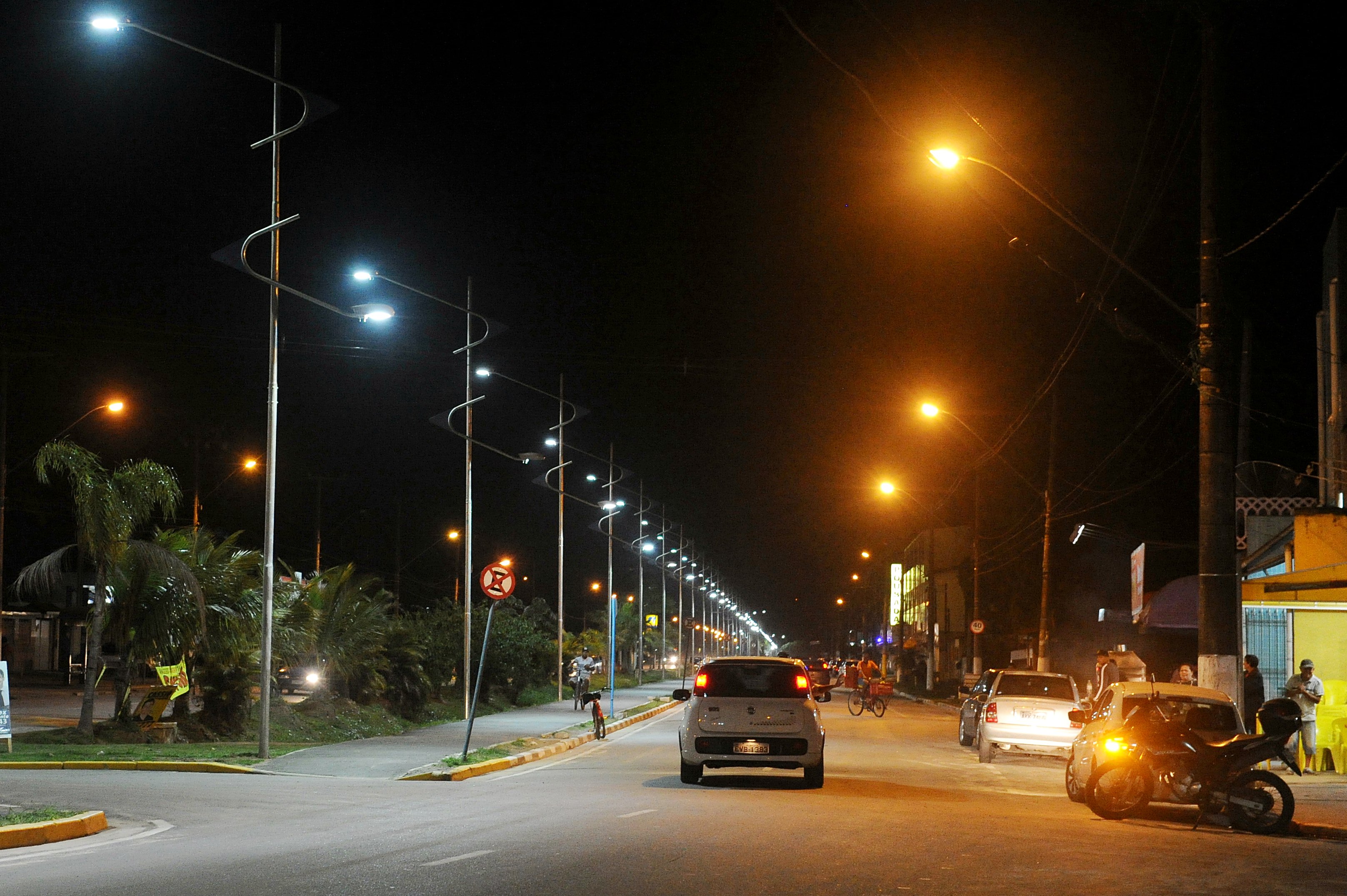 Iluminação da ciclovia da Avenida Anchieta chega ao bairro Indaiá