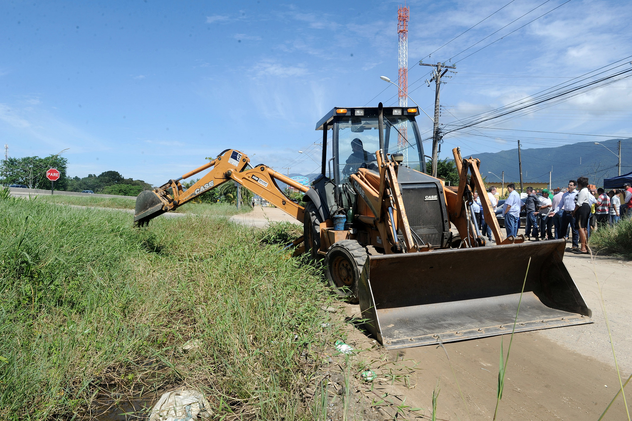 Prefeito vistoria início das obras da Marginal Norte da Rodovia Rio-Santos