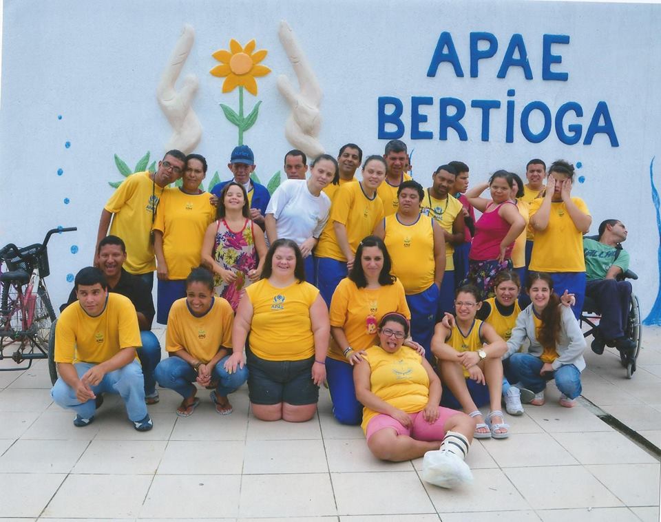 Apae realiza 4ª Festa do Pastel para arrecadar fundos