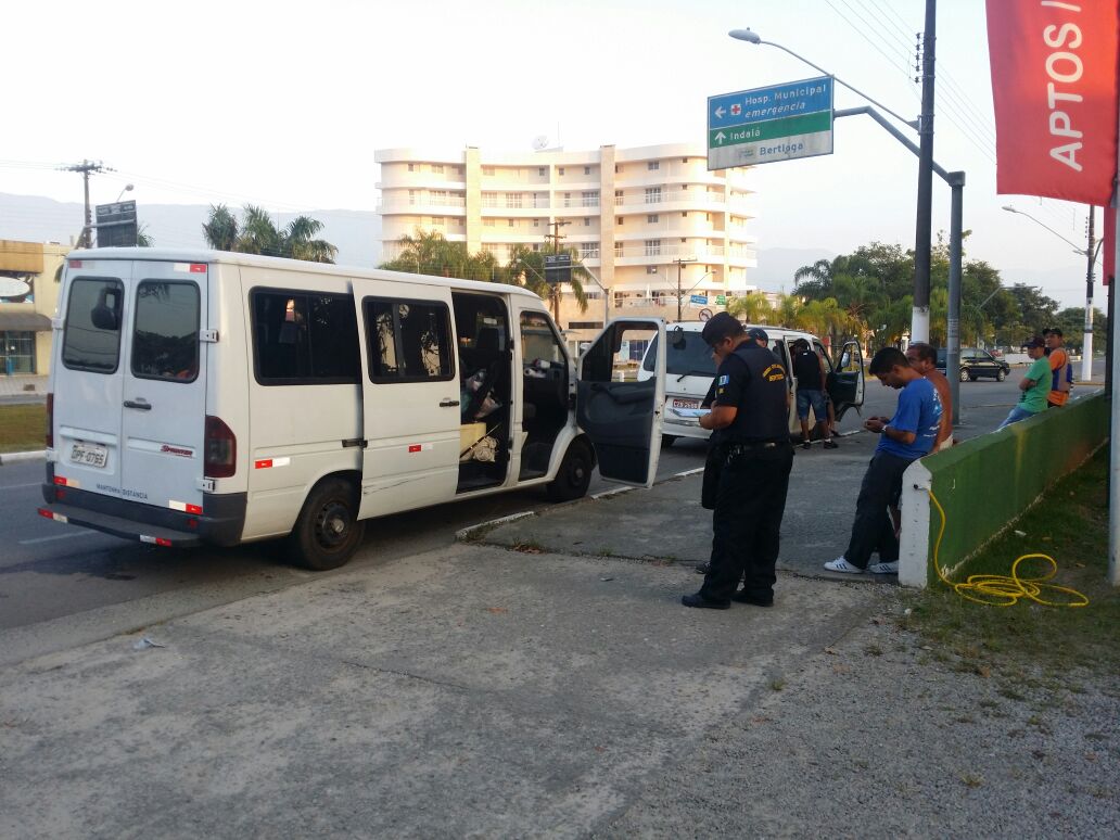 Vans, ônibus e microônibus devem ter autorização para entrar no Município