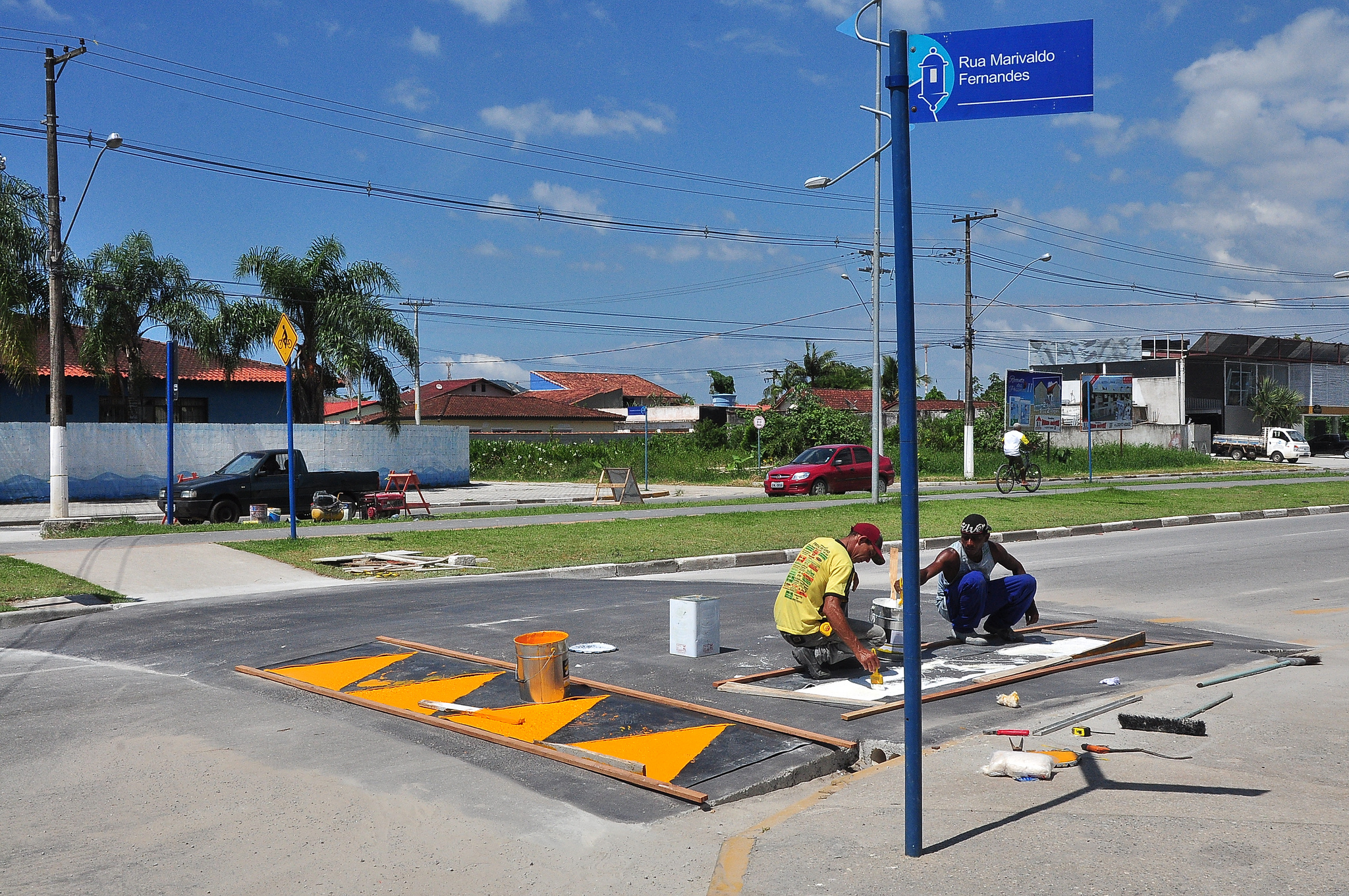 Prefeitura inicia pintura das lombofaixas