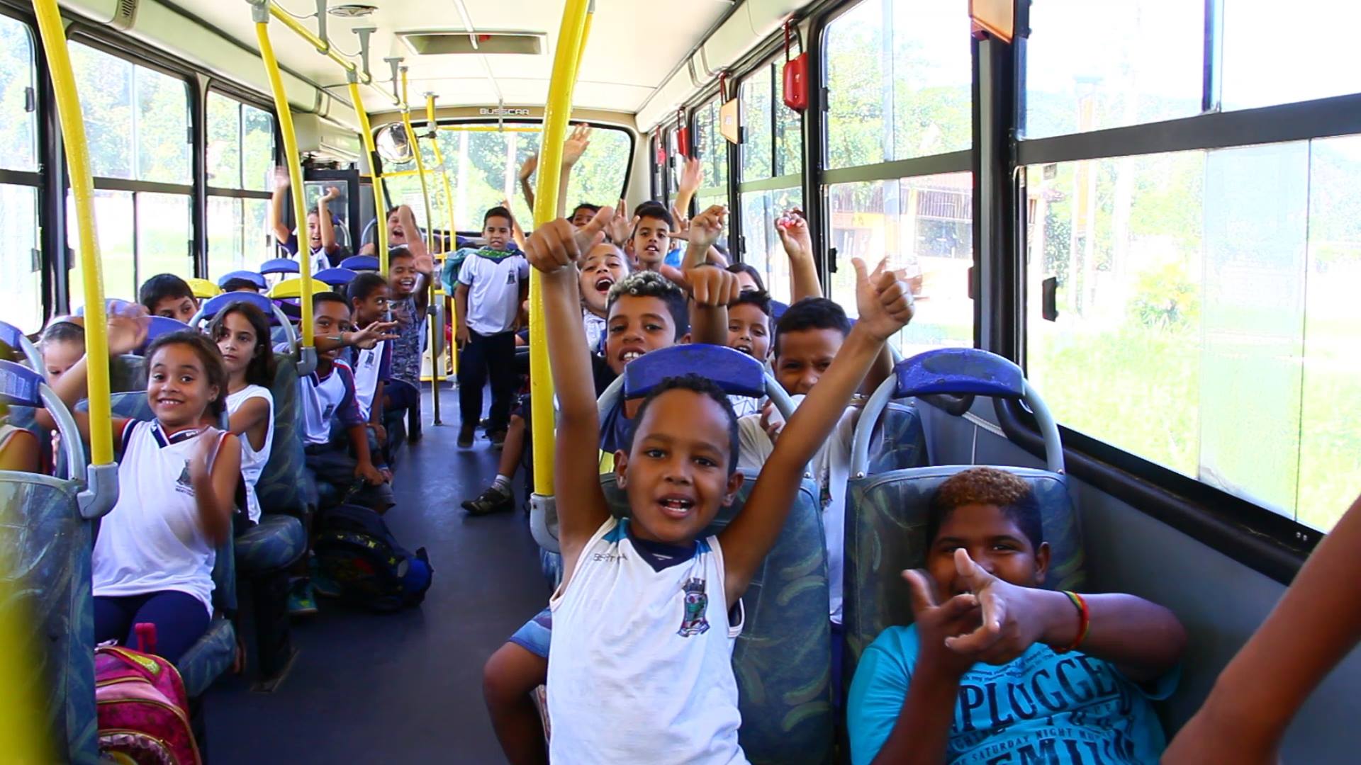 Mais de 2.400 crianças recebem transporte escolar gratuito
