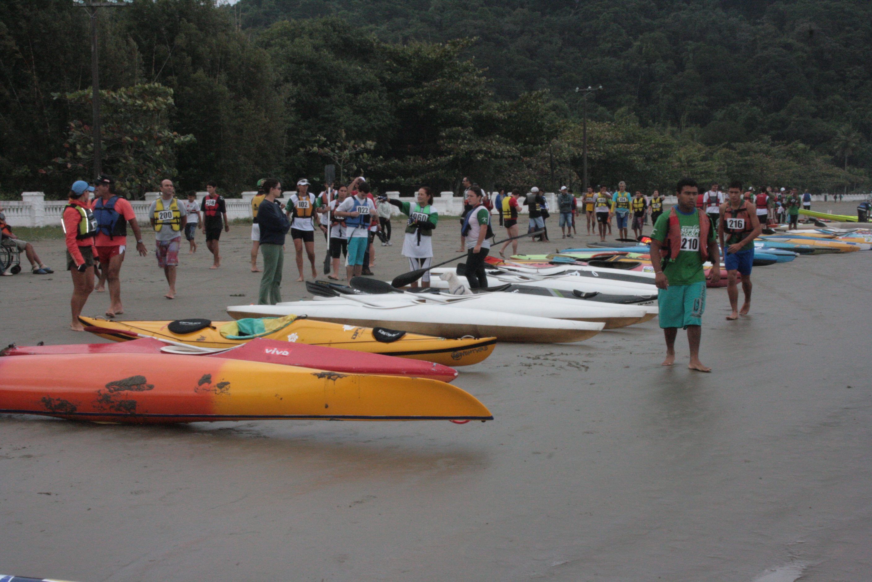 Fim de semana tem competição de canoa havaiana, na Praia da Enseada