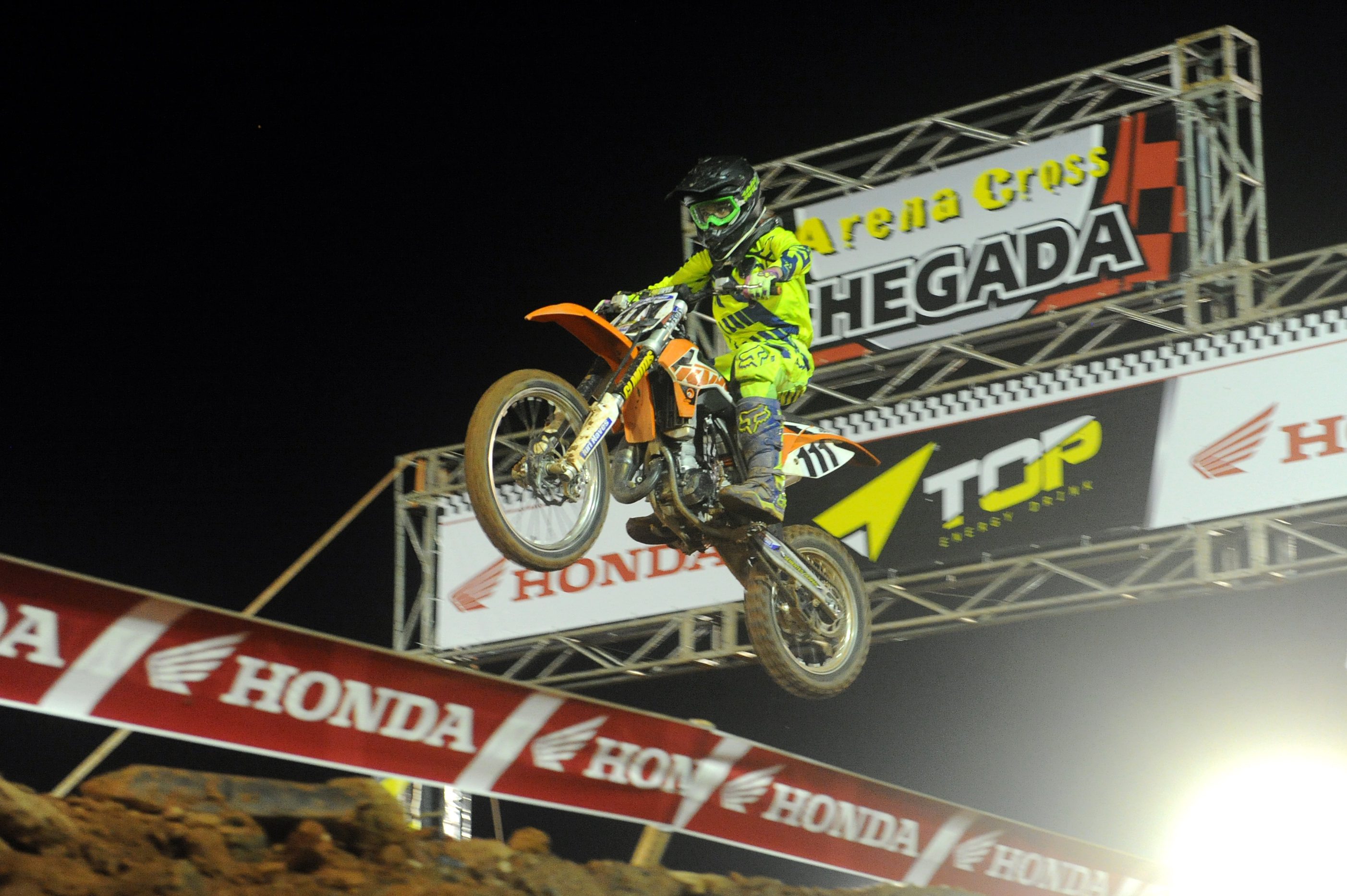 Cerca de 200 alunos da rede municipal visitam a pista do Arena Cross nesta sexta (10)