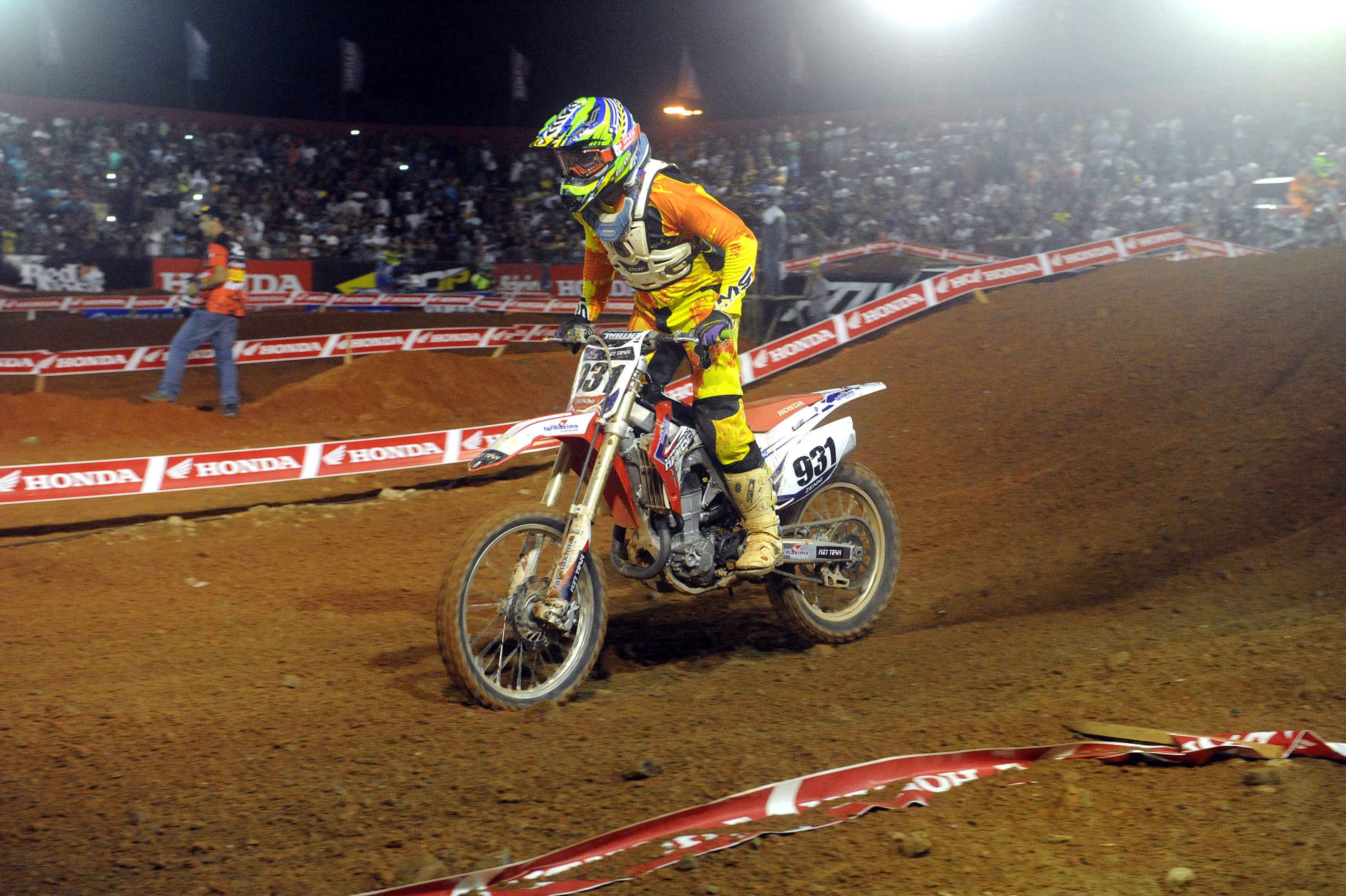 Arena Cross atrai público de seis mil pessoas