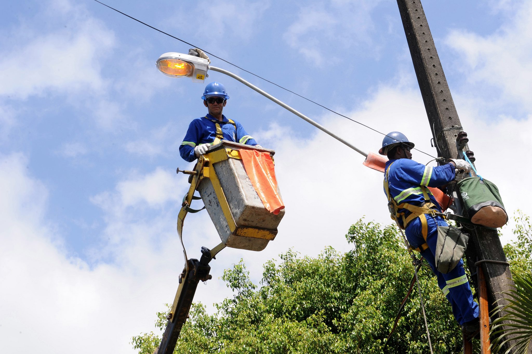 Prefeitura atende 24 horas pedidos de manutenção de iluminação pública