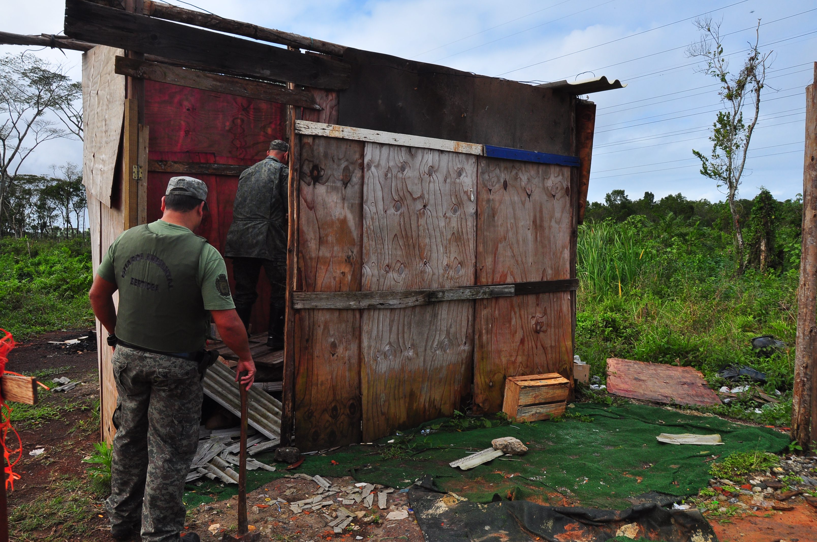 DOA realiza força-tarefa em área de invasão no Bairro Chácaras