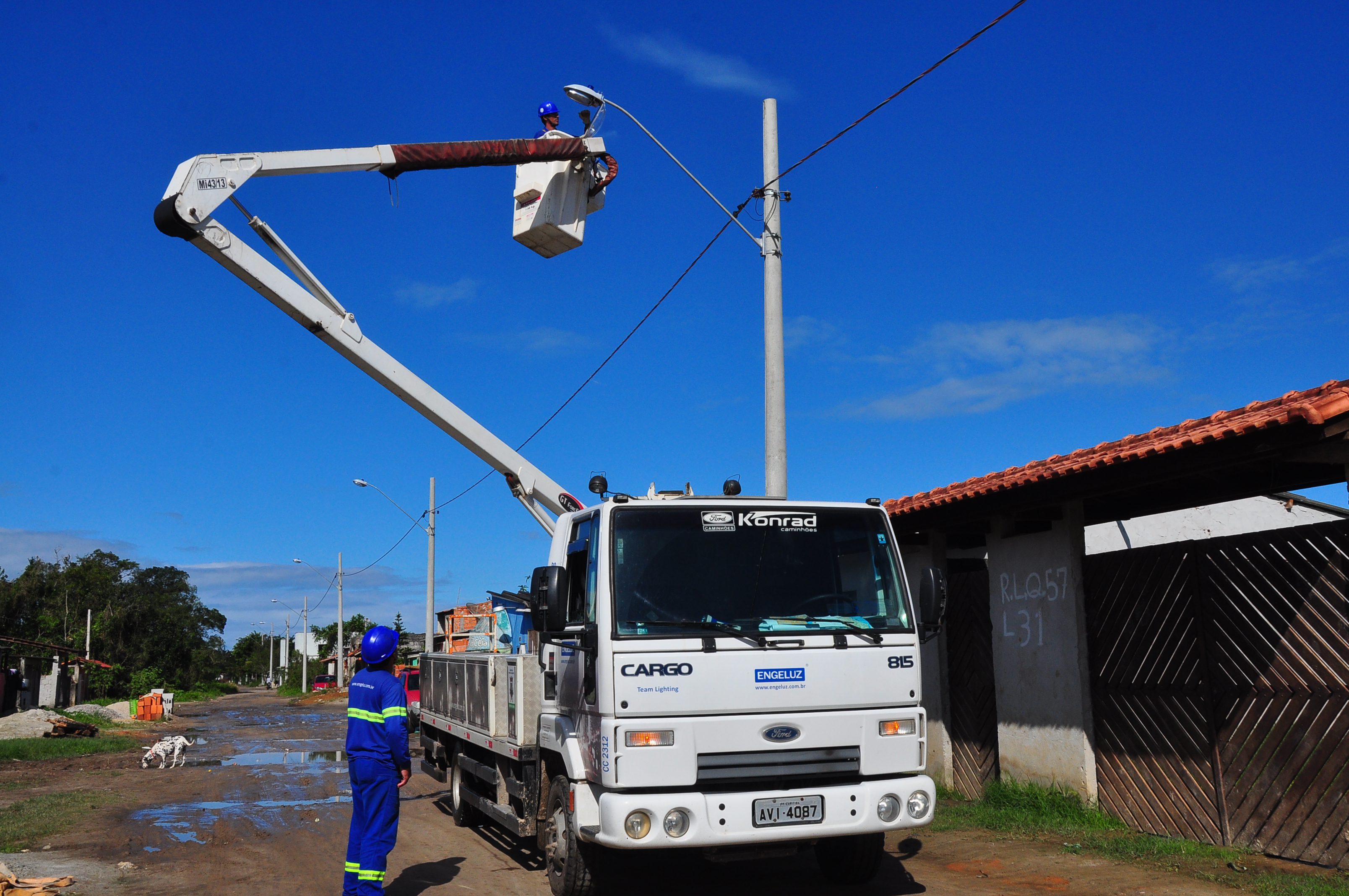 Prefeitura vai instalar mais 127 novos pontos de luz em oito bairros