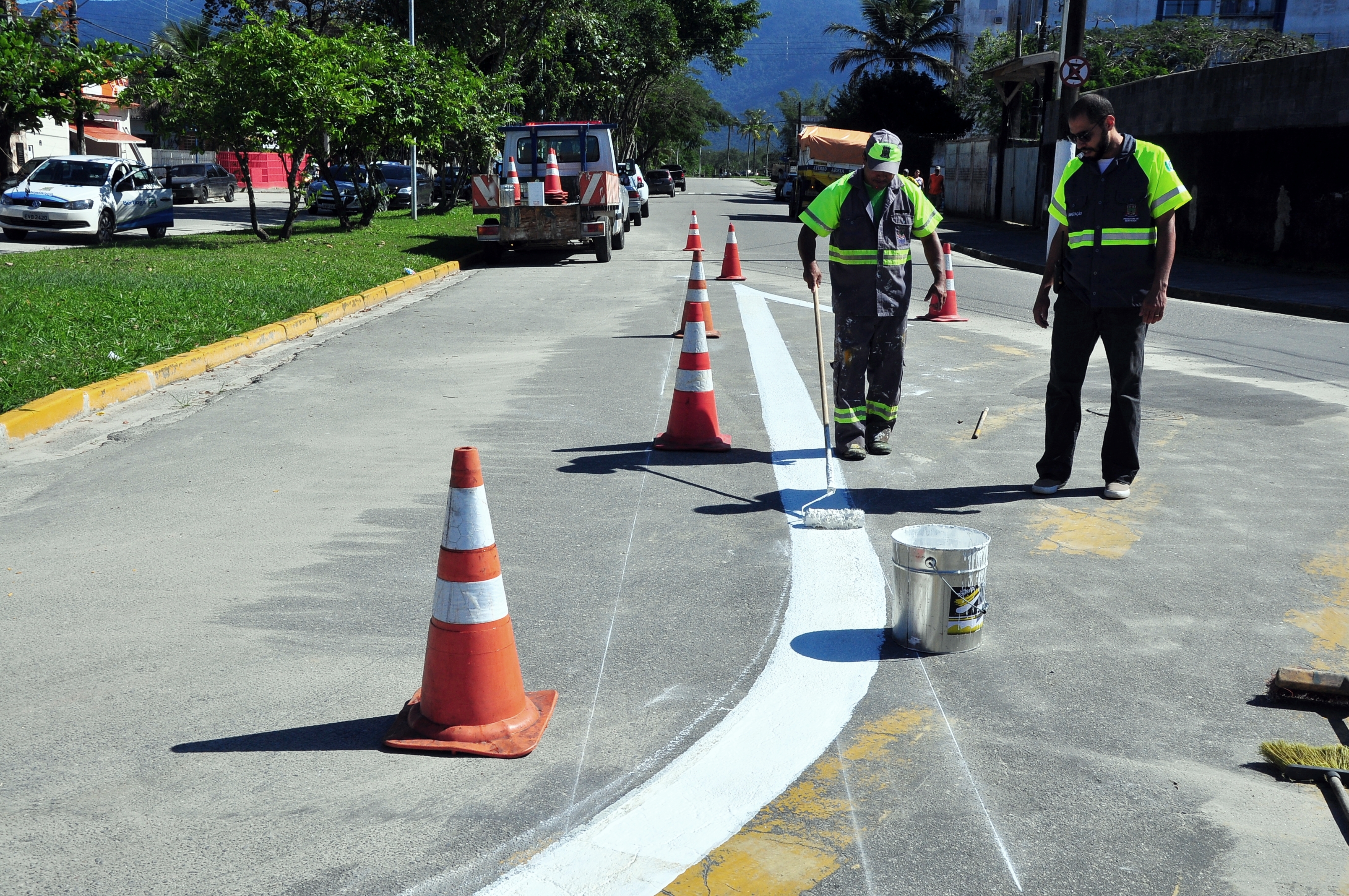 Trânsito realiza recuperação de sinalização da Praça Vicente Molinari