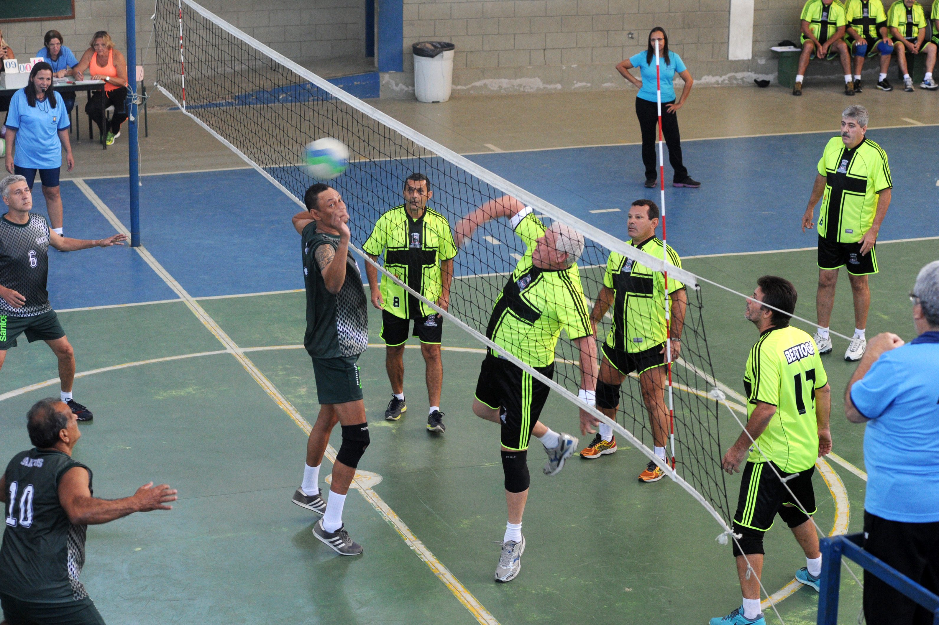 Vôlei da Melhor Idade de Bertioga vence Santos nos jogos do CBEATI