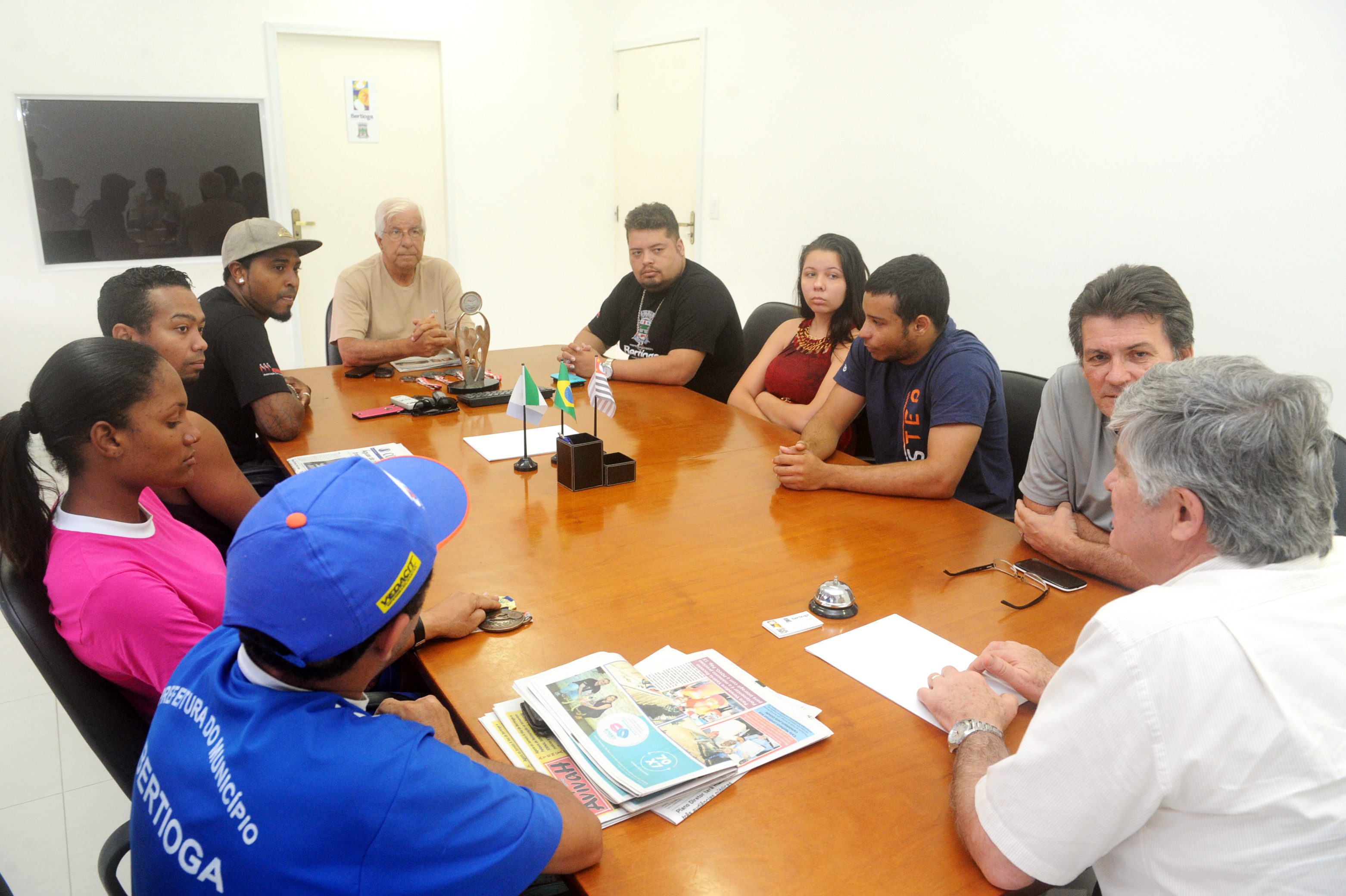 Medalhistas nos Jogos Regionais são recebidos pelo prefeito