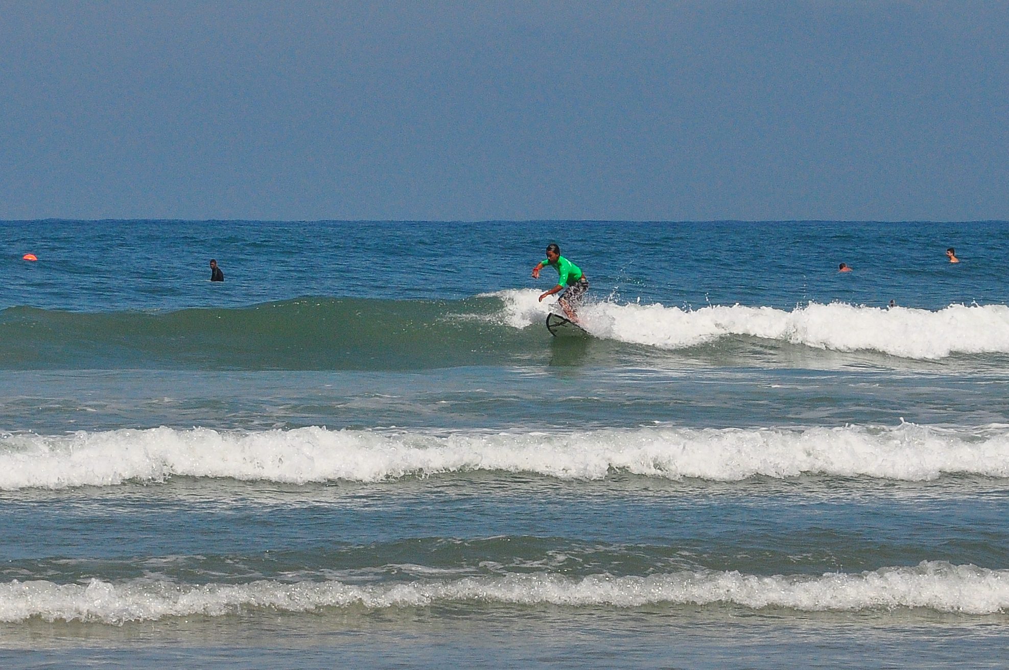 Mais de 100 surfistas participam de etapa do Circuito Bertioga