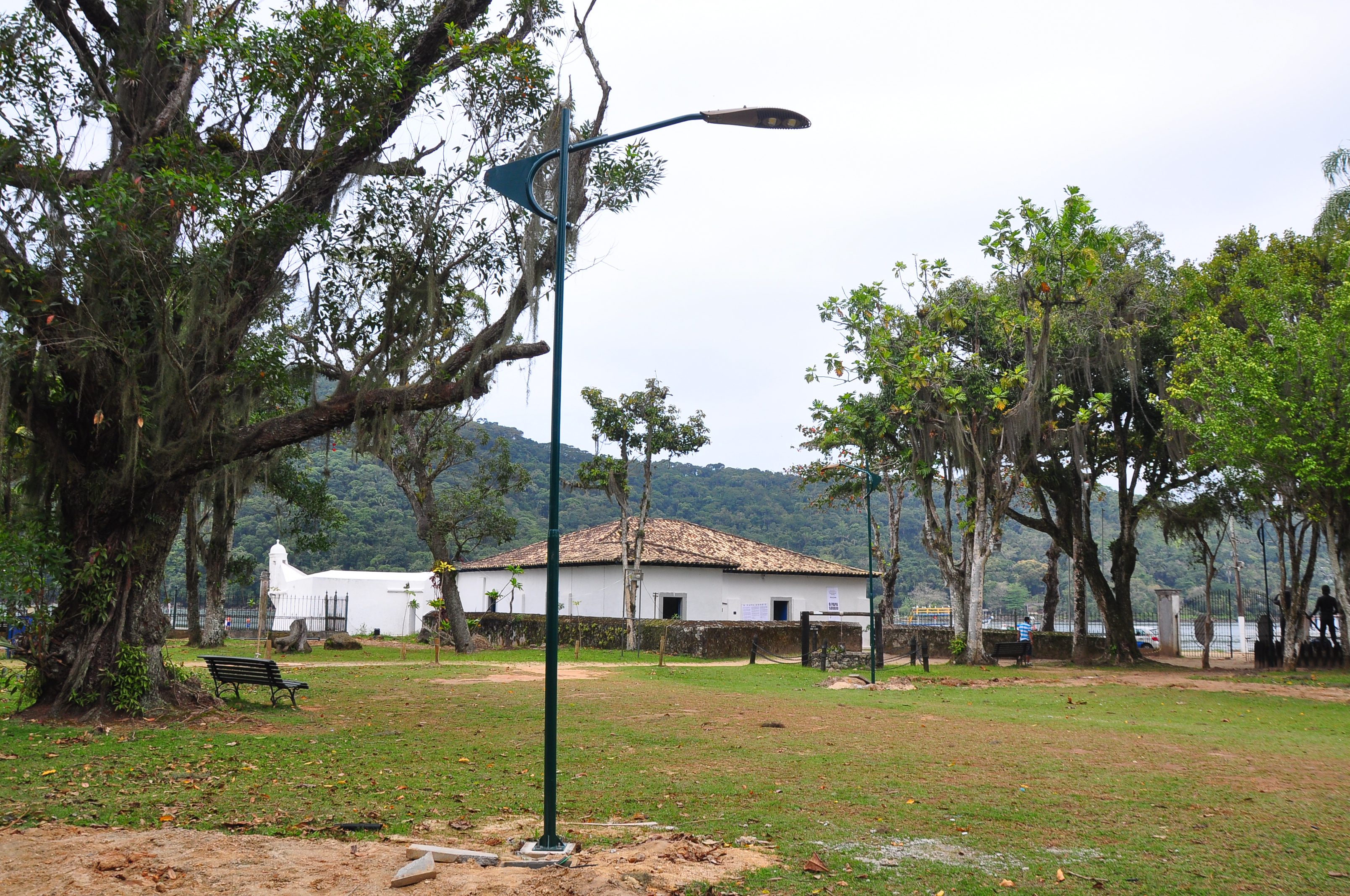 Prossegue obra de iluminação do Parque dos Tupiniquins