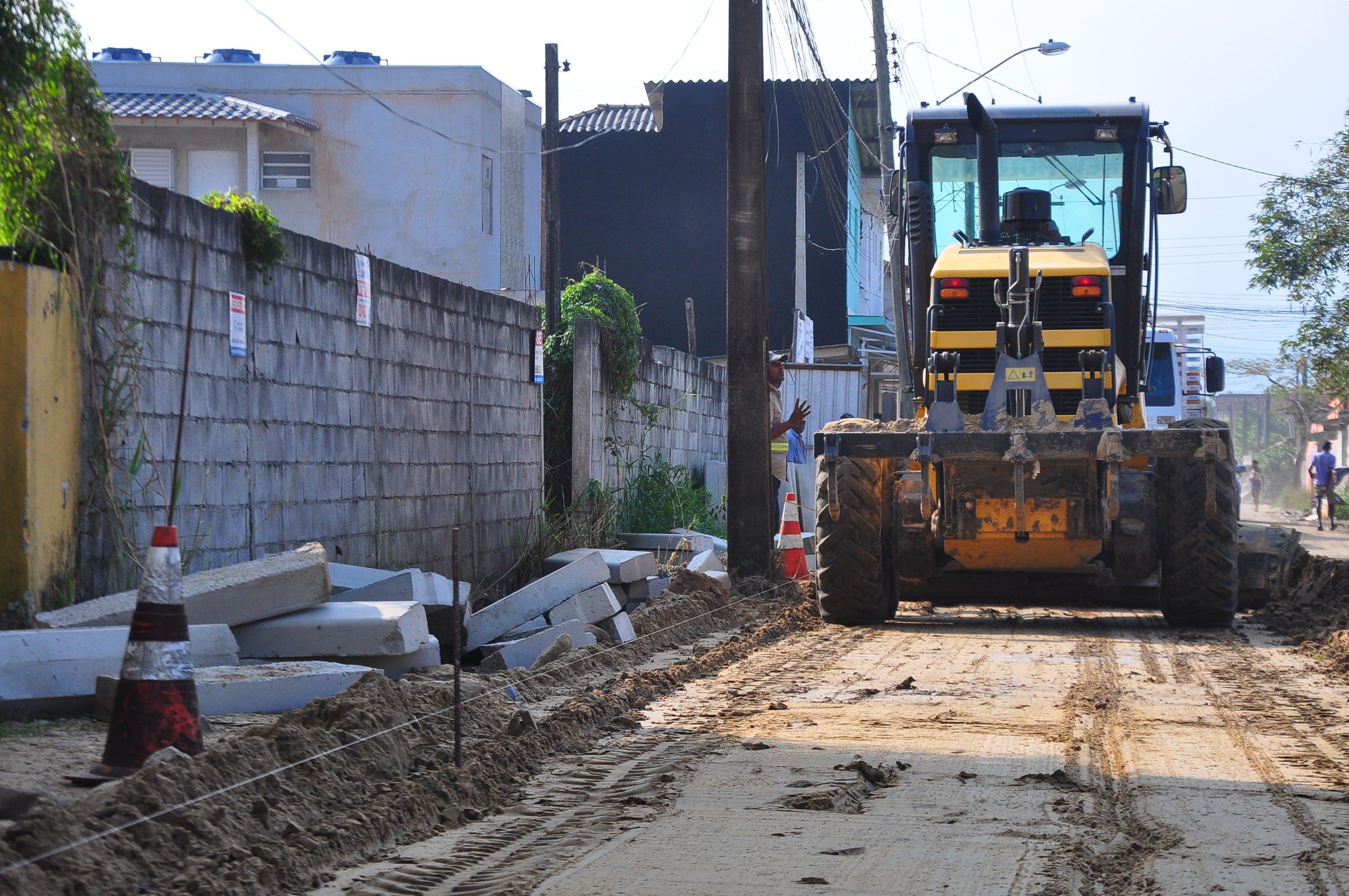 Dezesseis ruas recebem serviços de manutenção no Bairro Chácaras