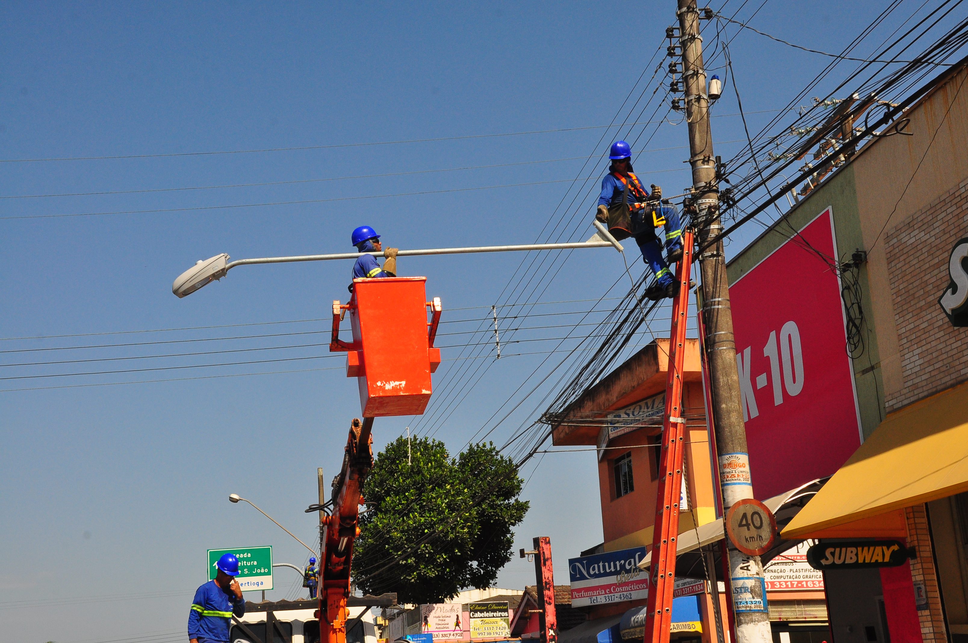Avenida Anchieta, no Centro, recebe novas luminárias