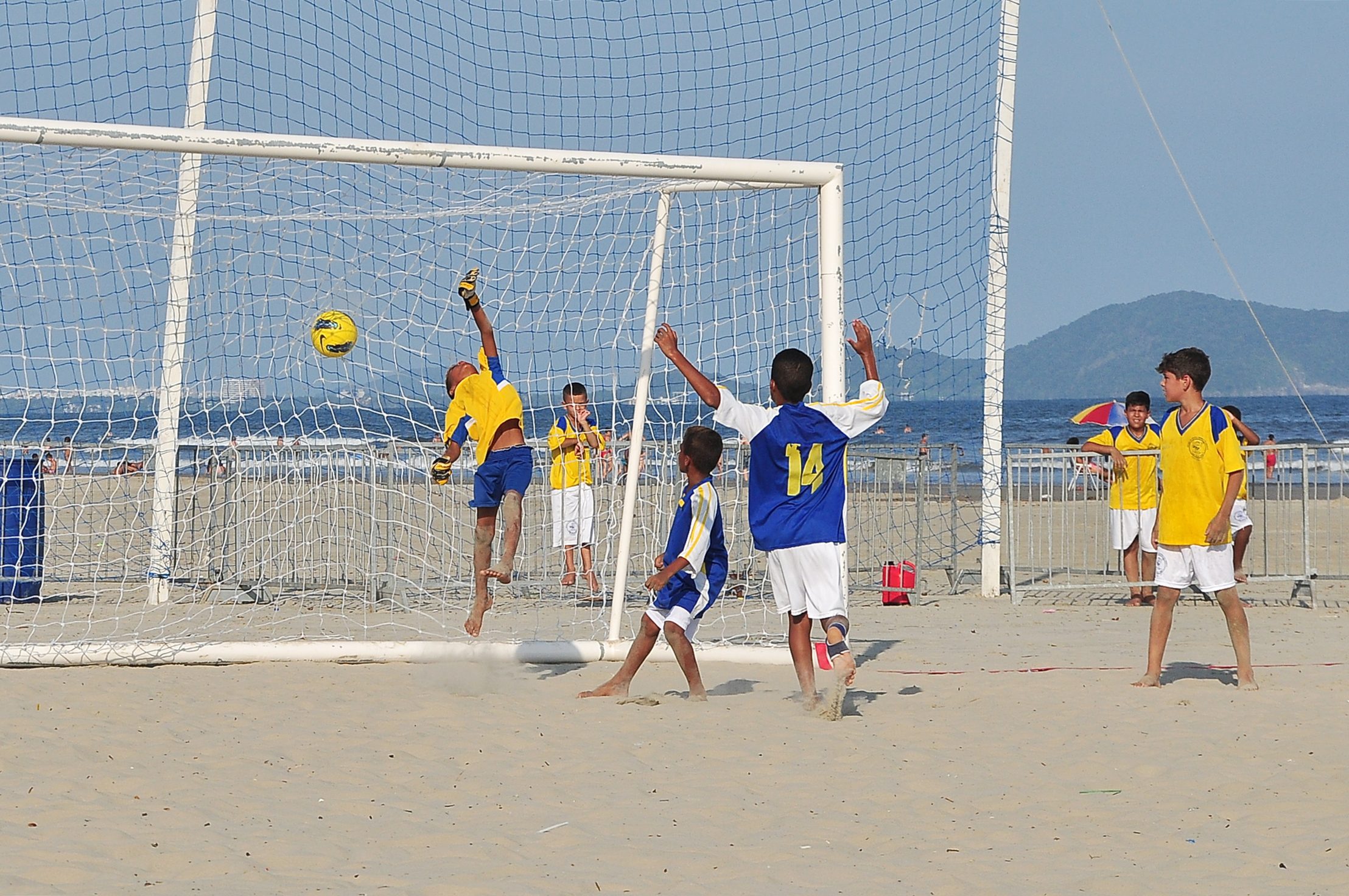 Jogos da Taça Beach Soccer começam com chuva de gols