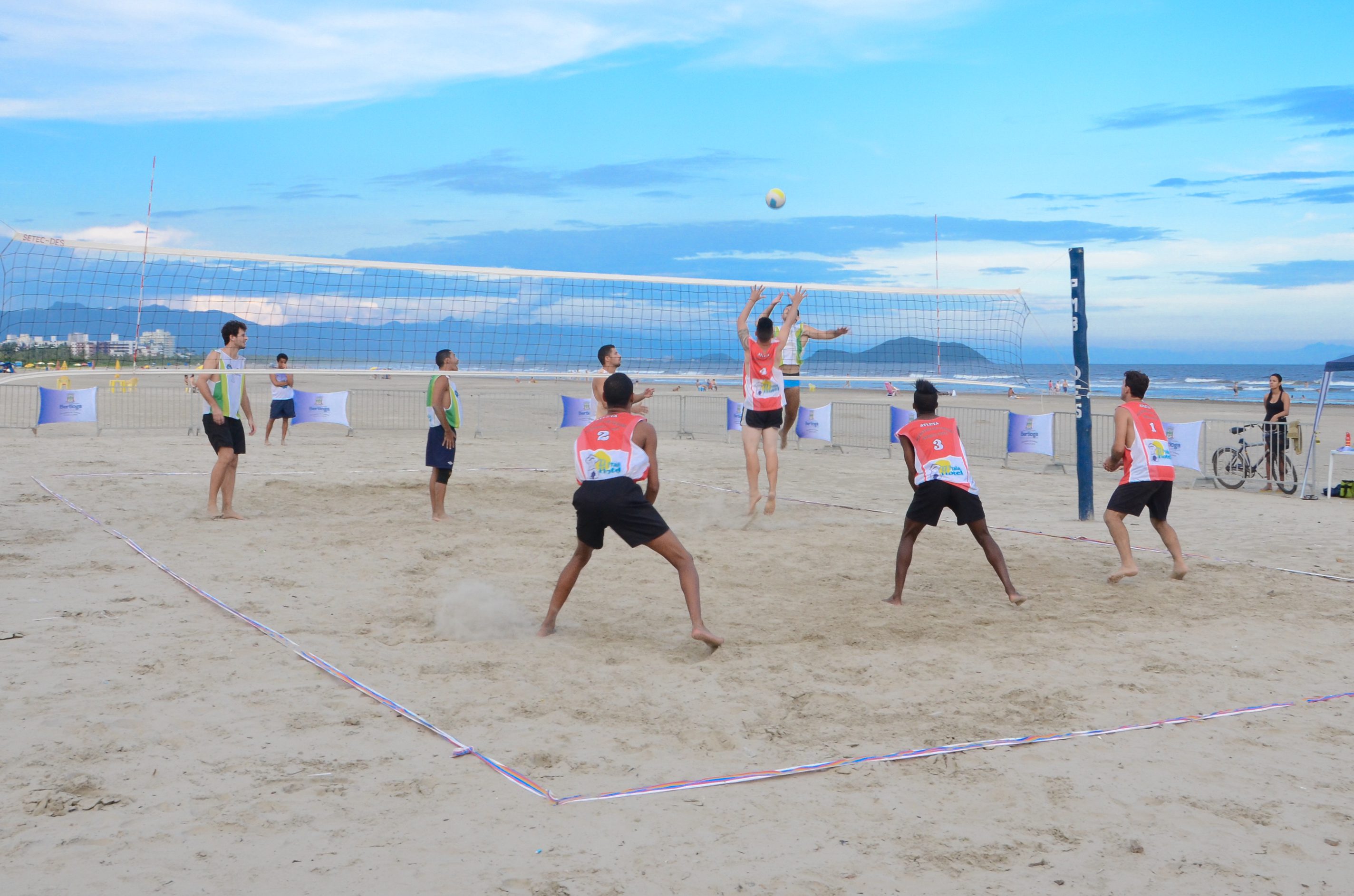 Disputas do Torneio de Vôlei de Praia começam nesta segunda-feira (18)