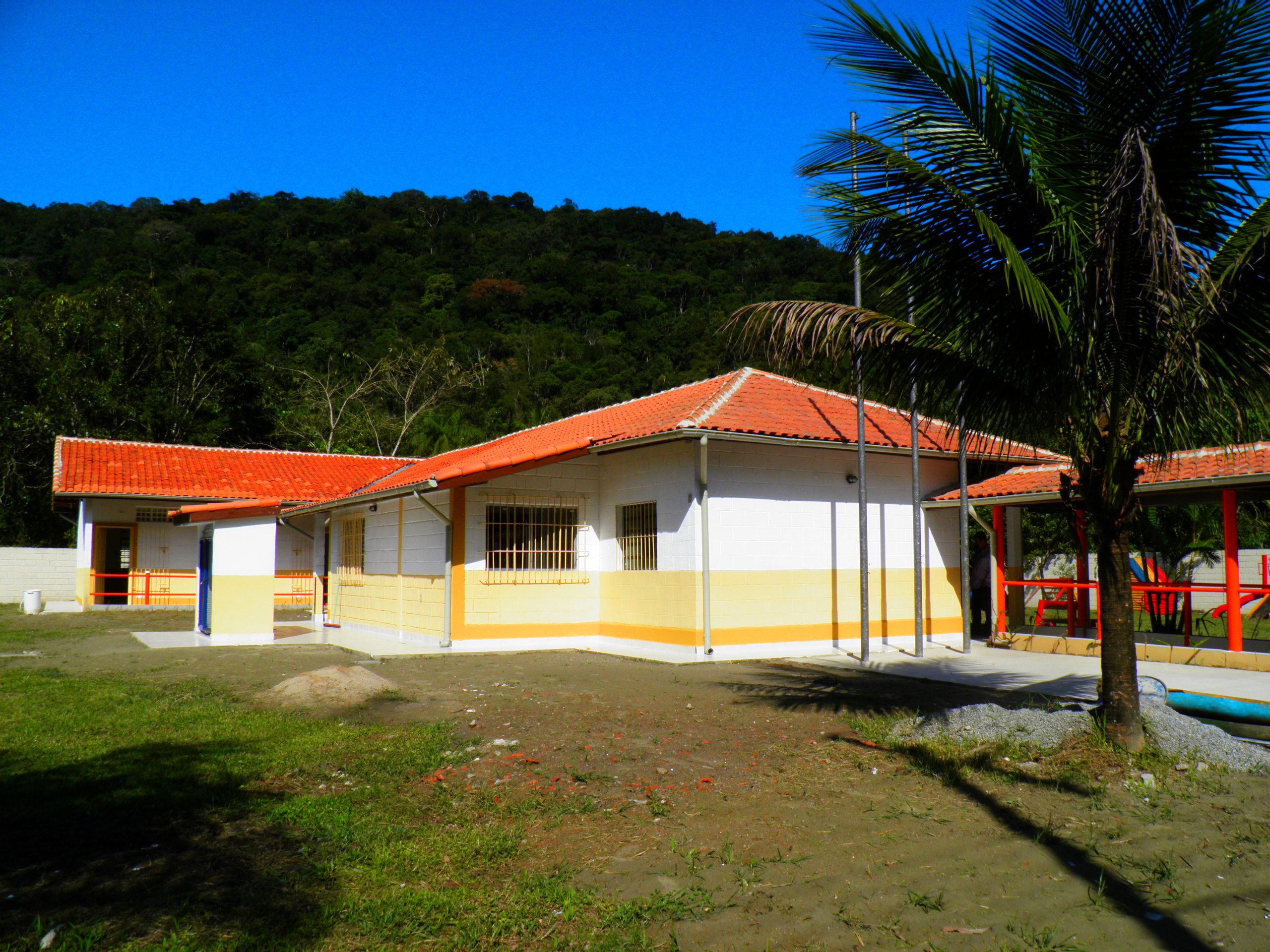 Escolas municipais recebem projeto inovador de iluminação