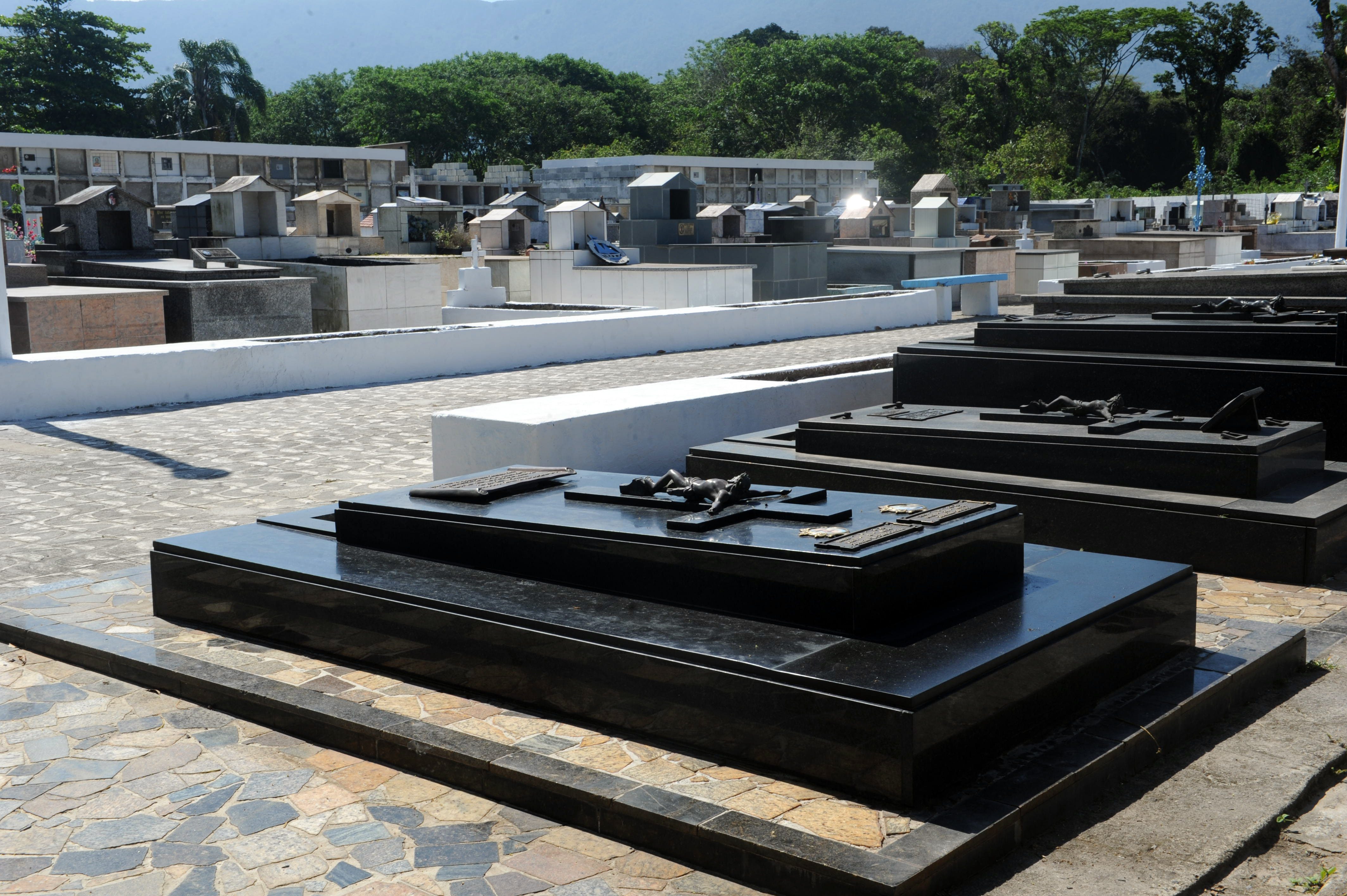 Prefeitura segue com recadastramento de jazigos do Cemitério até abril