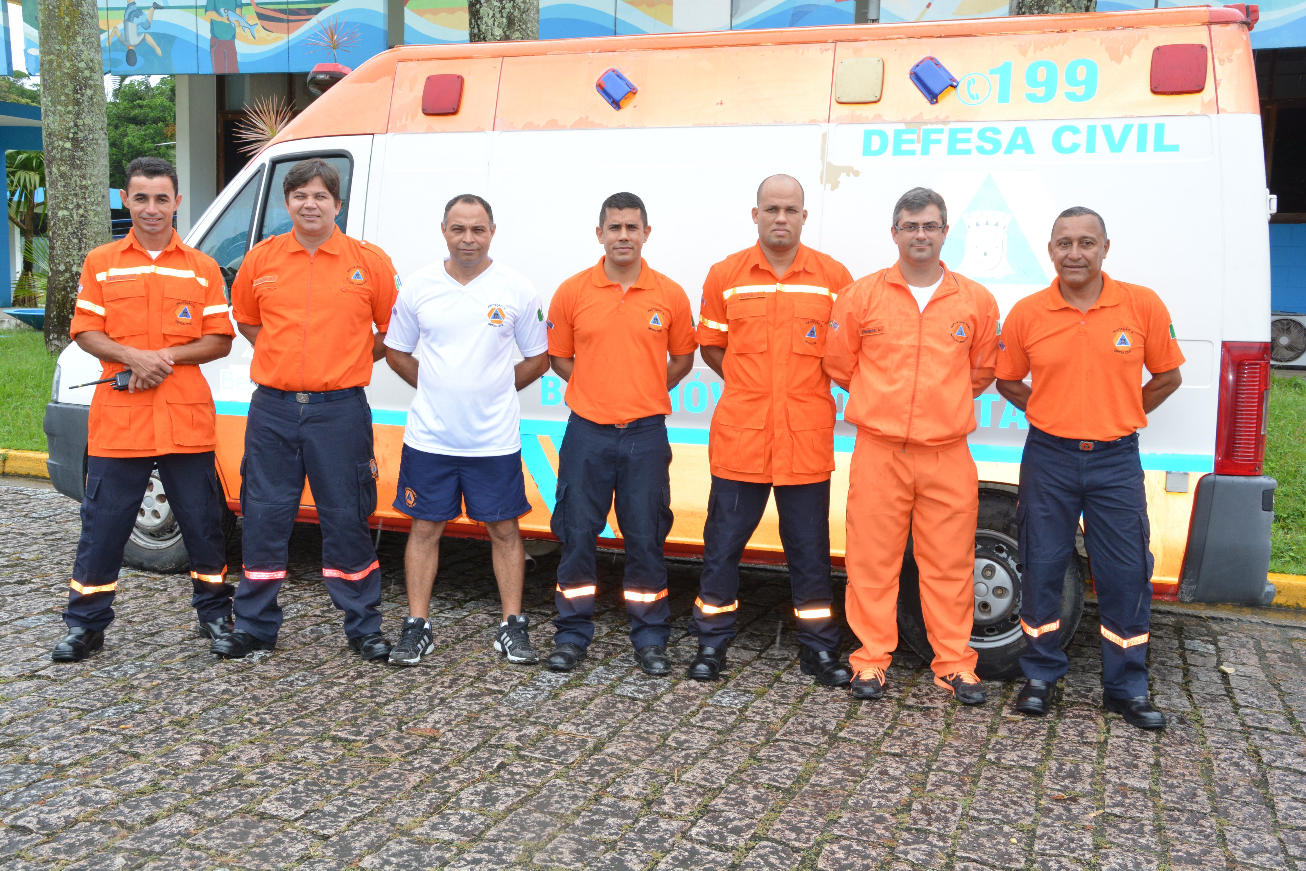 Equipe da Defesa Civil recebe equipamentos e uniformes novos