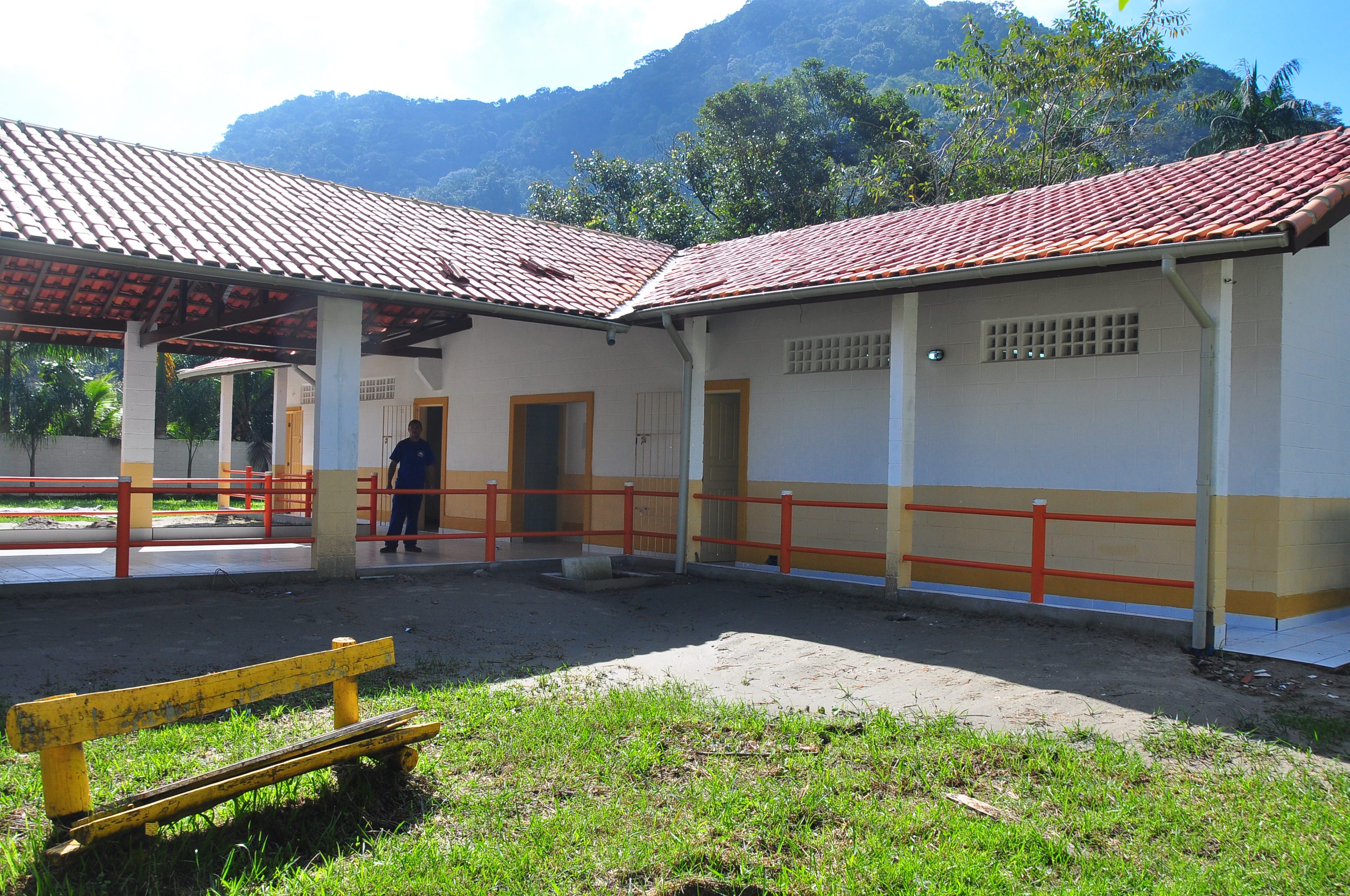 Segurança das escolas será reforçada por iluminação e câmeras de monitoramento