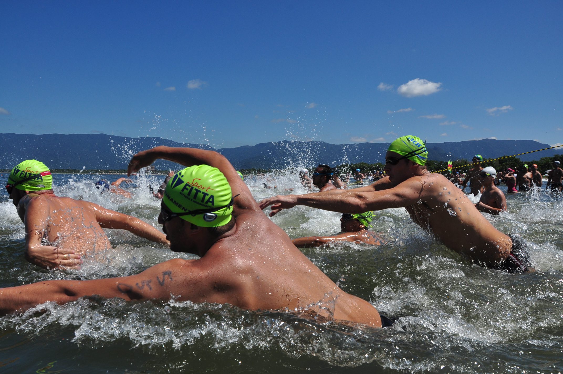 Provas de natação e corrida esquentam o fim de semana em Bertioga