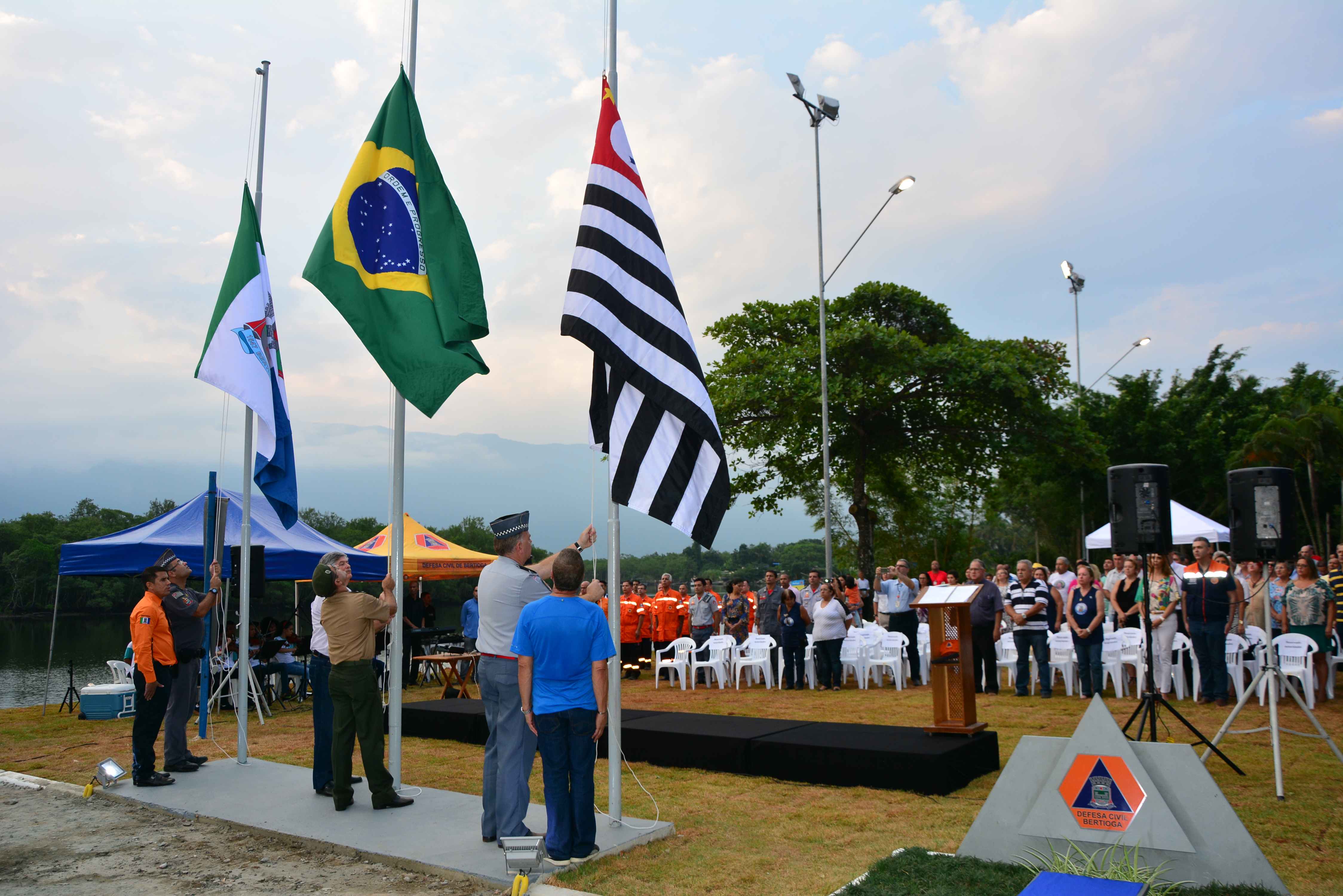 Defesa Civil inaugura sede e apresenta novo veículo