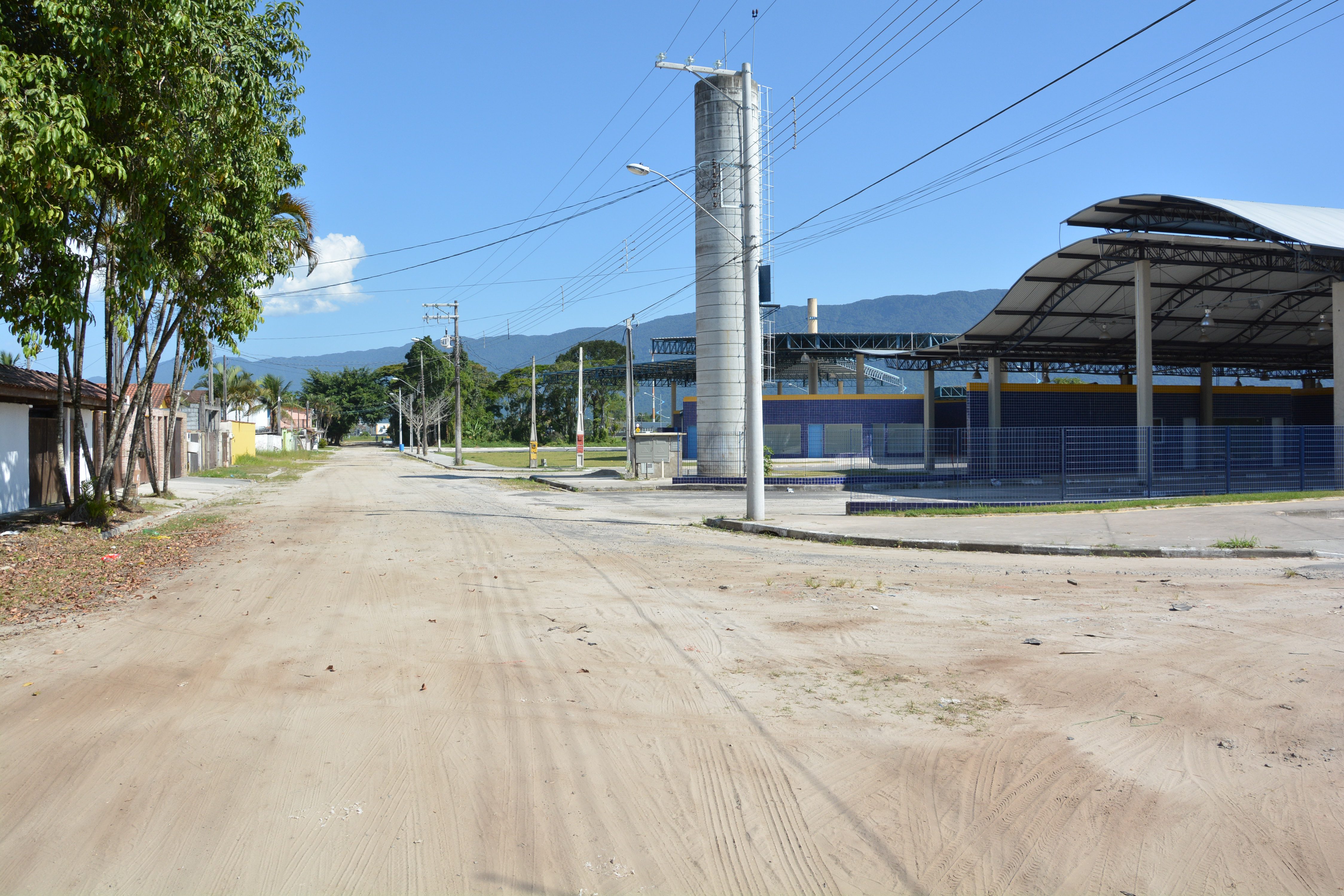 Rua no entorno da Rodoviária Municipal recebe pavimentação