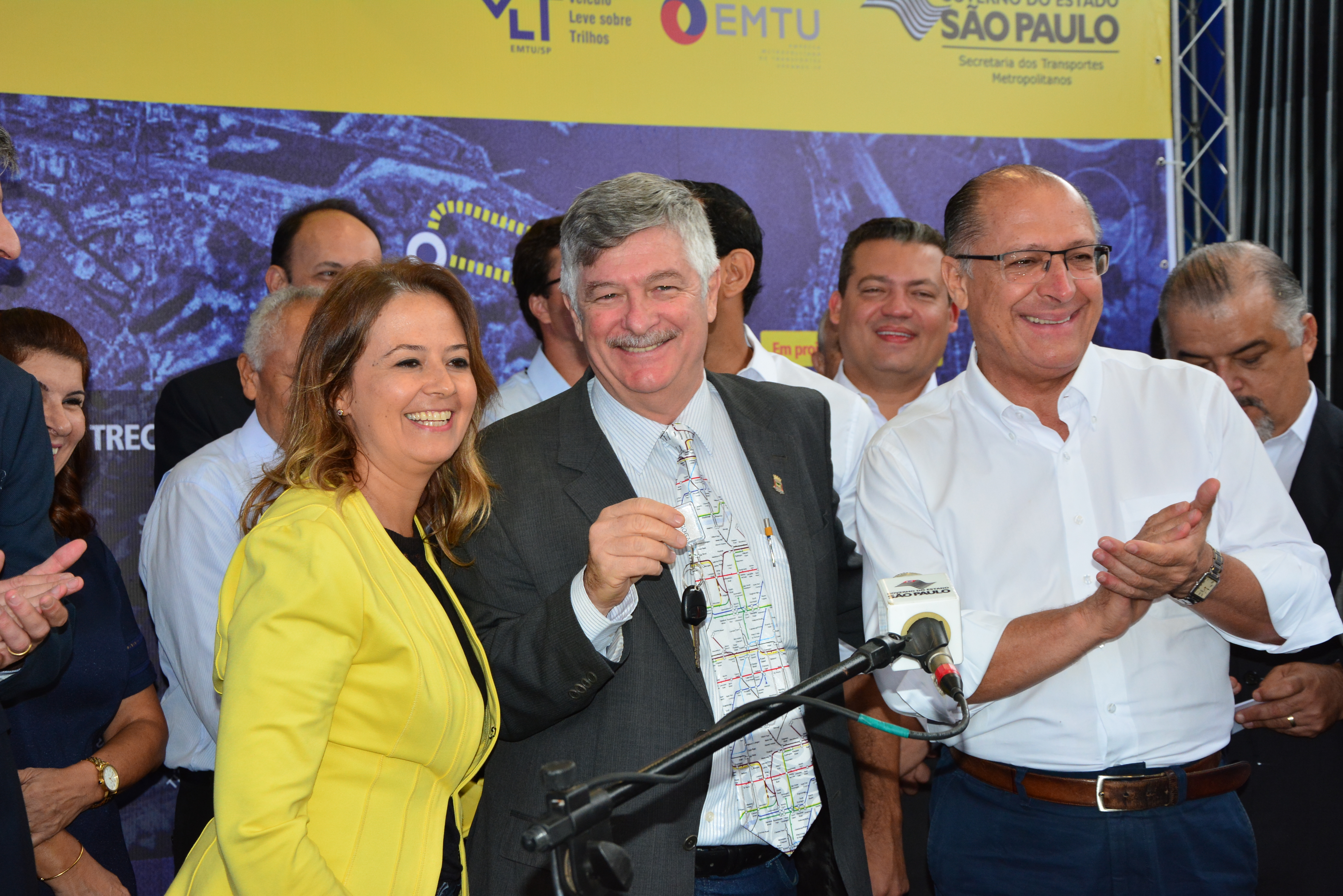 Bertioga recebe veículo e equipamentos do Governo do Estado