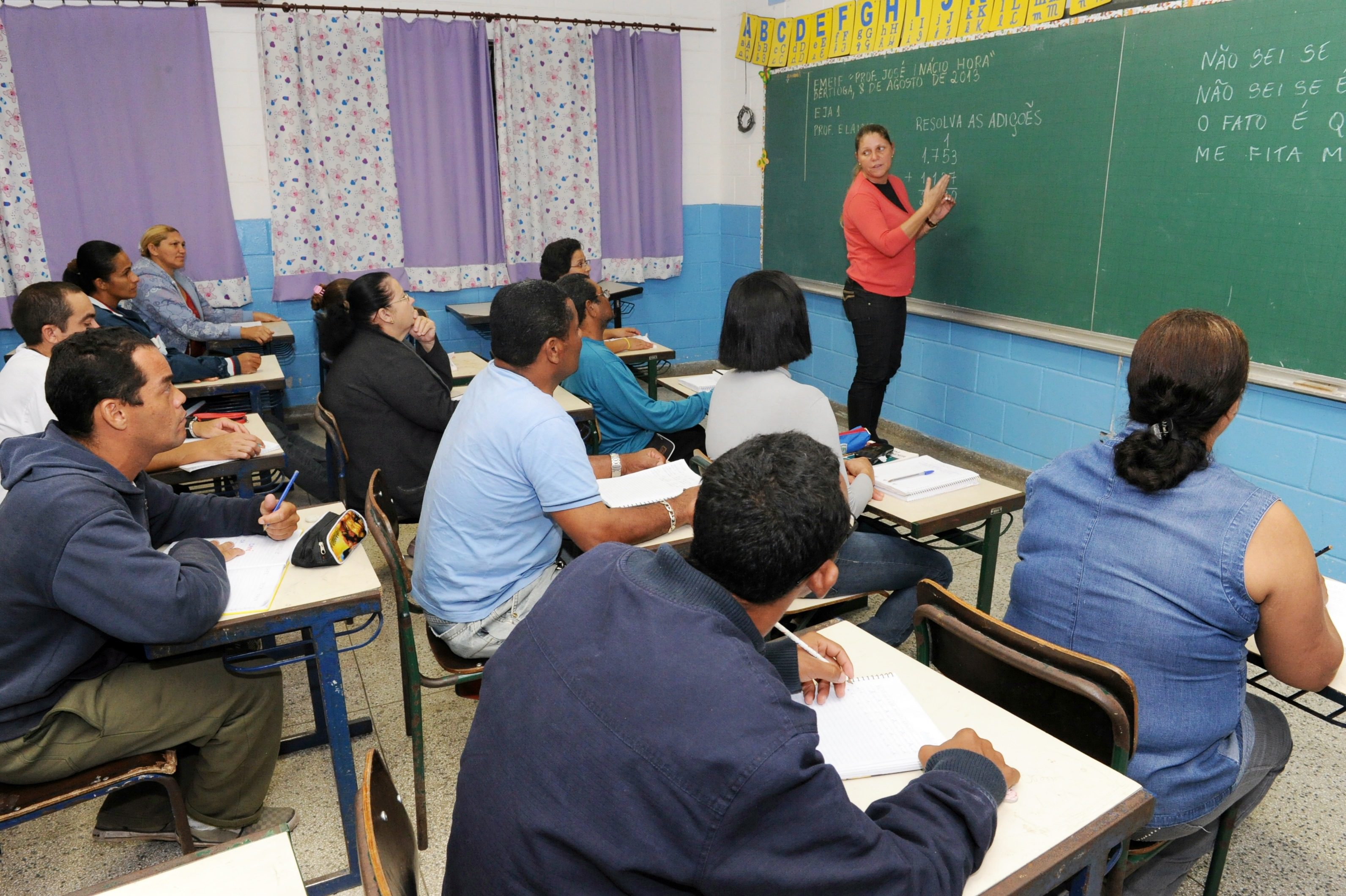 Inscrições para o EJA estão abertas e seguem até agosto