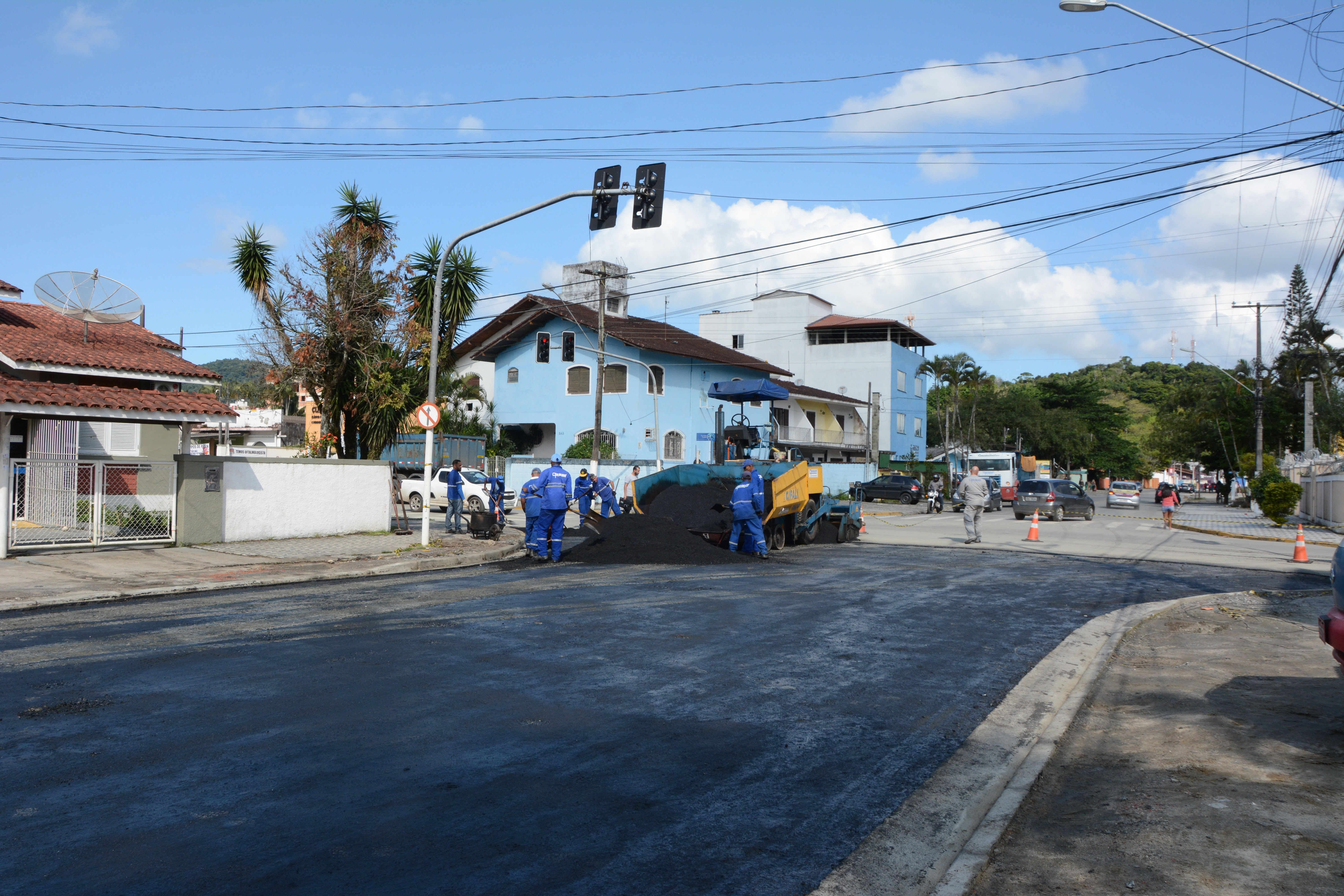 Pavimentação beneficia mais de 20 ruas