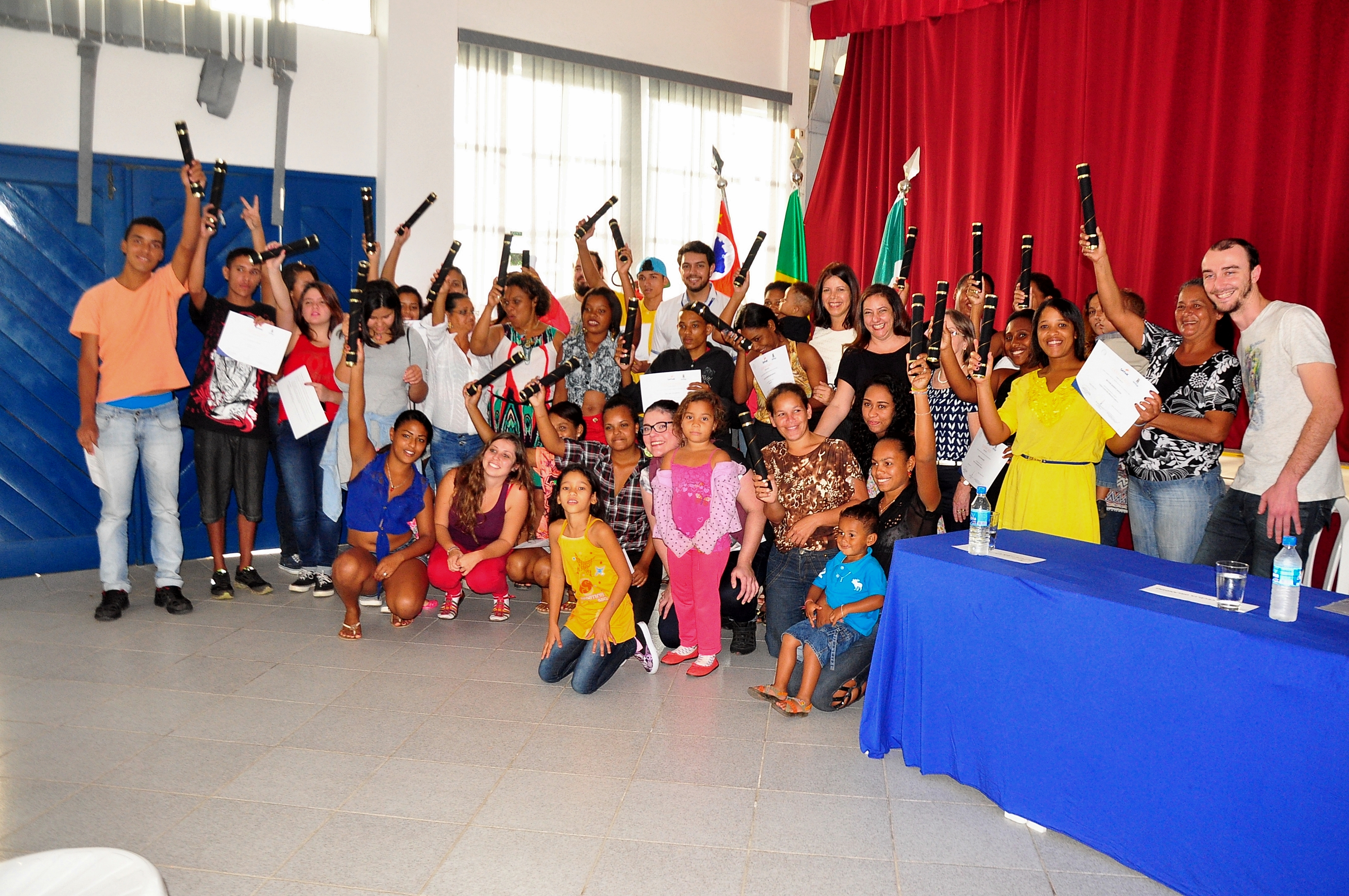 Fundo Social realiza formatura de 130 alunos dos cursos de geração de renda