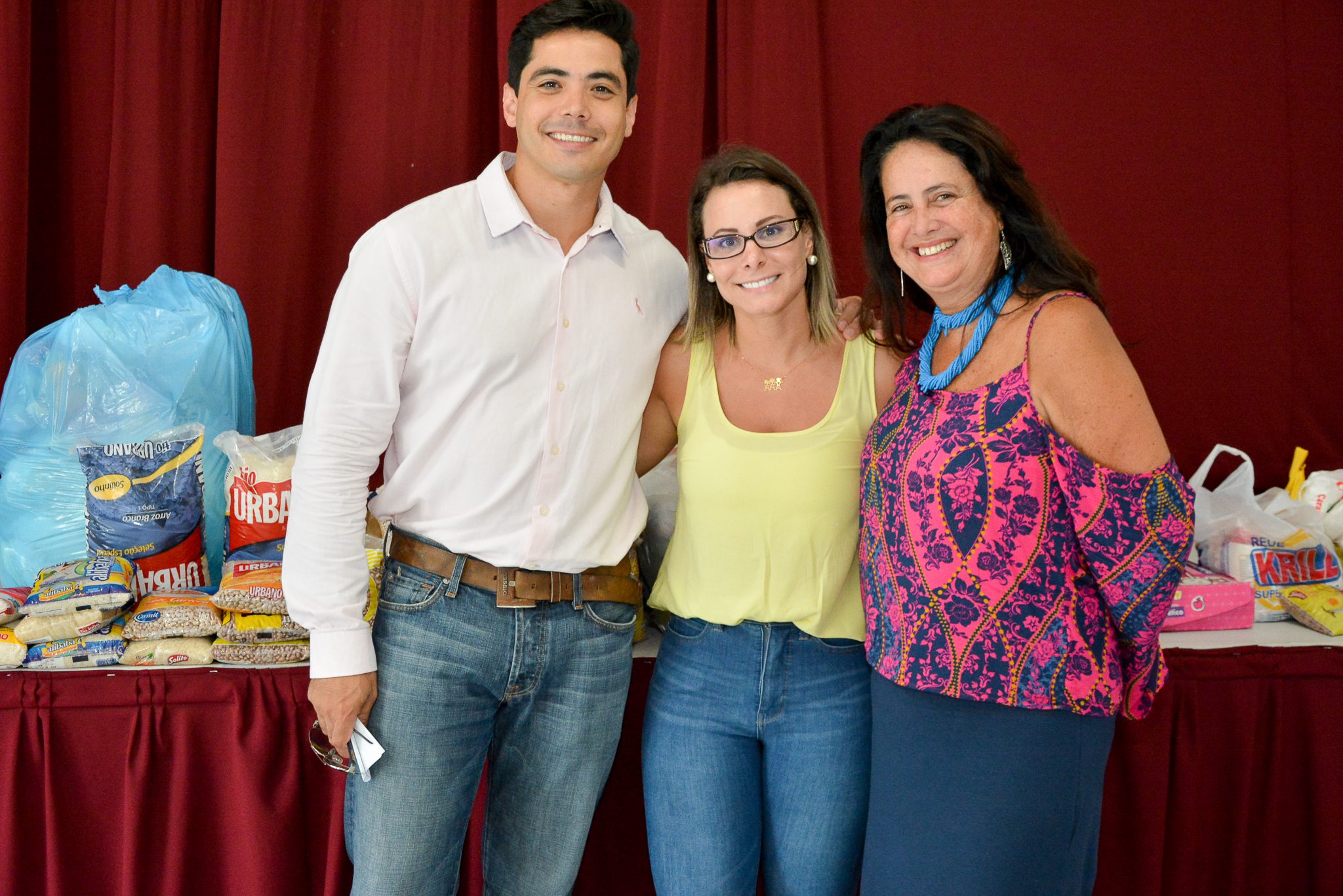 Prefeitura entrega alimentos no Fundo Social