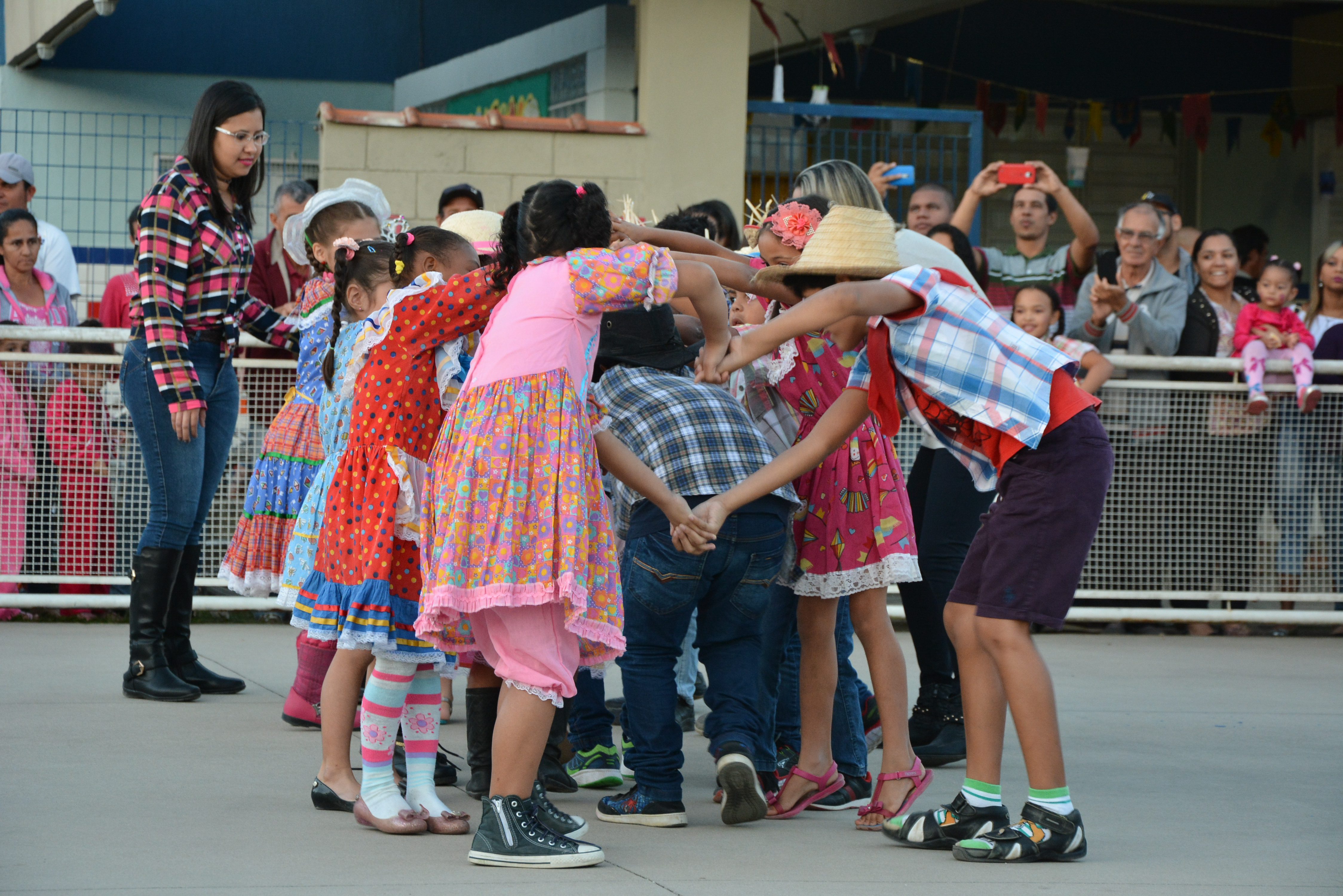 Arraia das crianças: clima junino invade as escolas do Município
