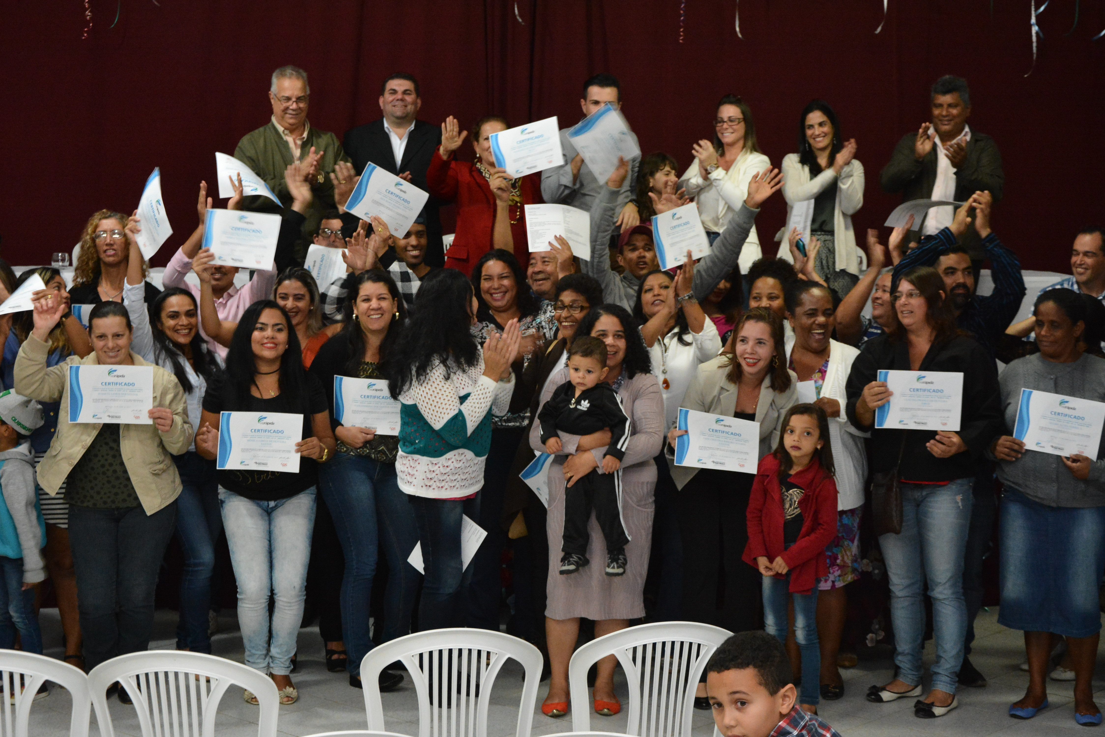 Prefeitura promove formatura de curso profissionalizante do Via Rápida