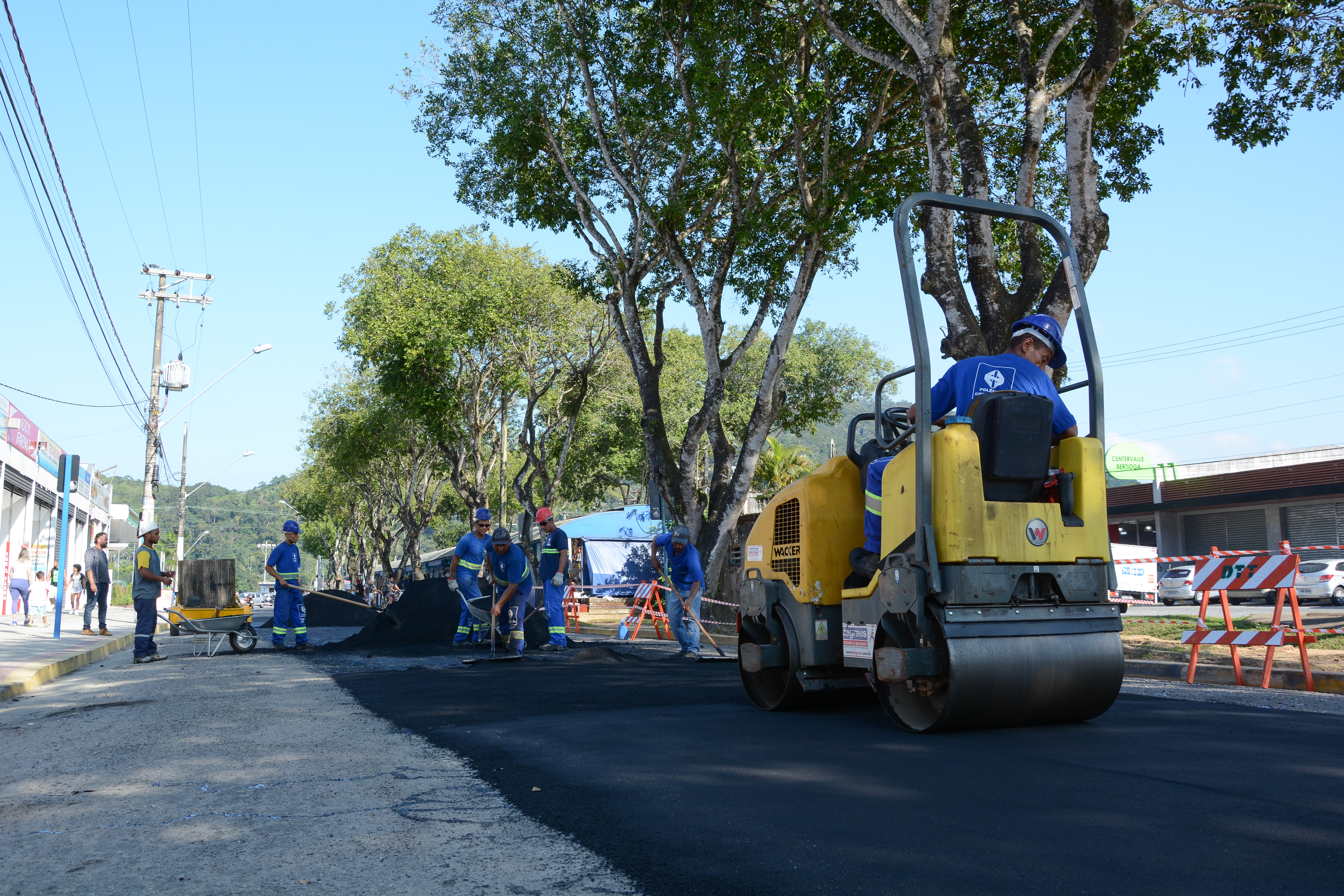 Prefeitura inicia serviços de recapeamento na Avenida Anchieta, no Centro