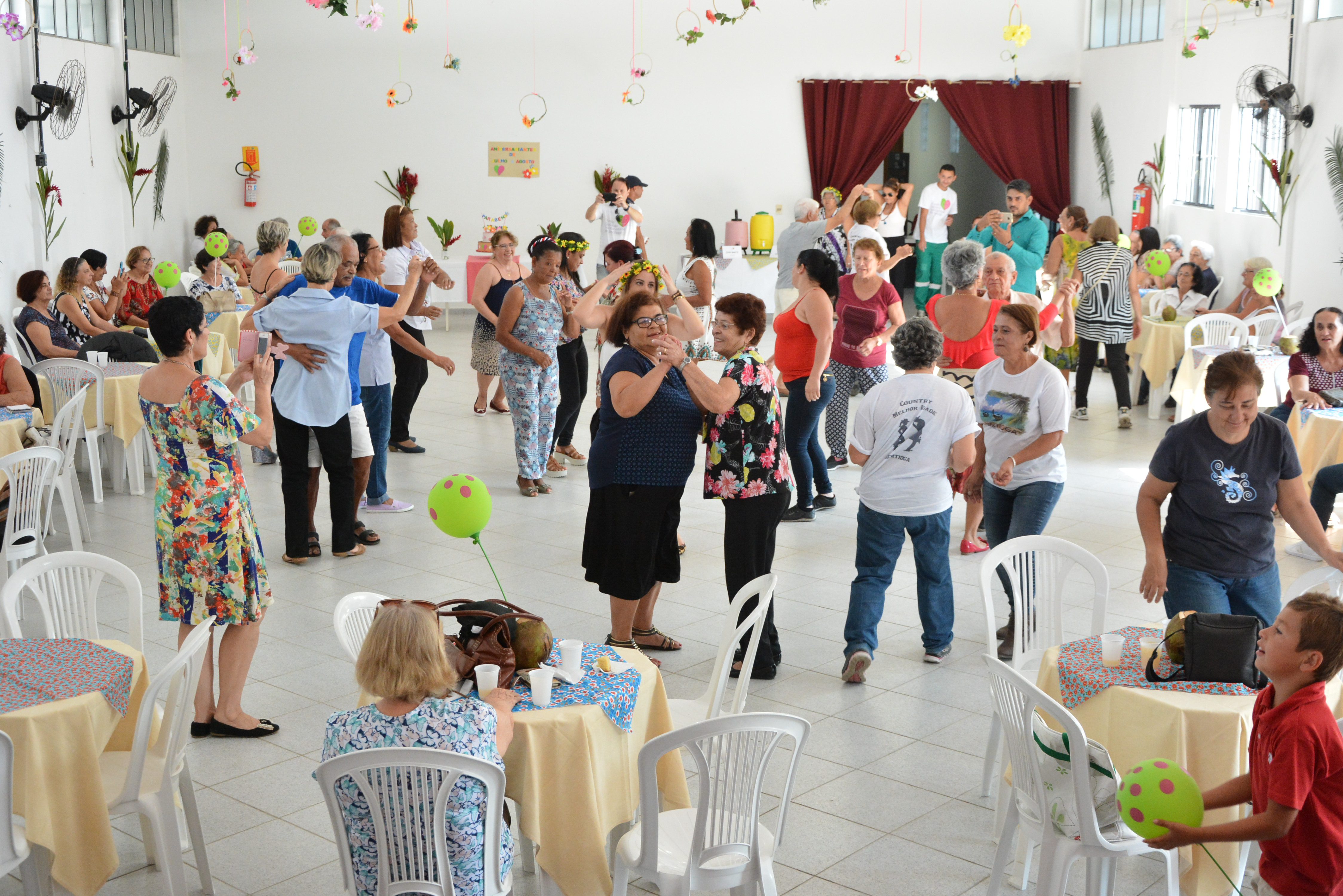 Fundo Social de Solidariedade de Bertioga homenageia idosos, aniversariantes do mês