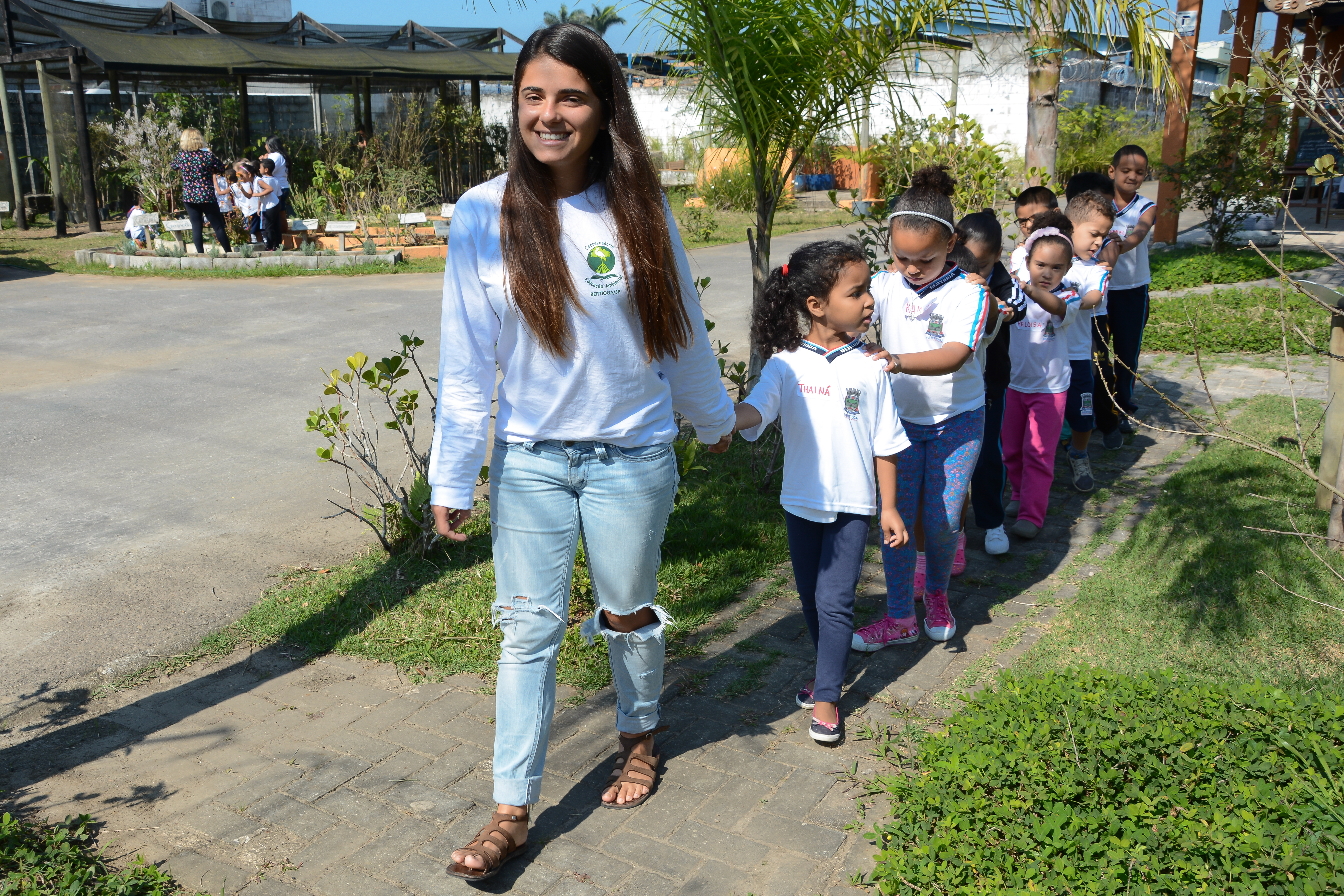 Estudantes participam de aula criativa no Viveiro ‘Seo Leo’