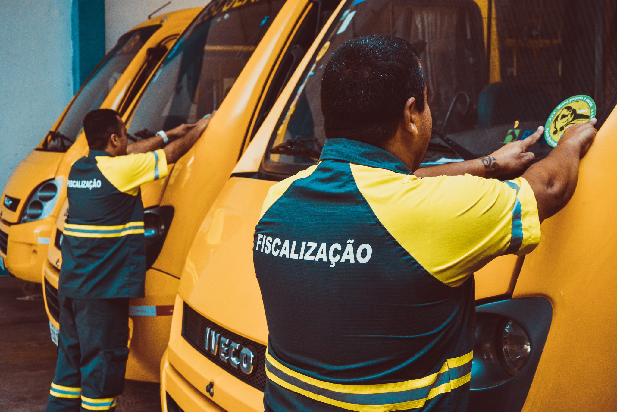 Veículos públicos passam por inspeção e obtém selo de controle da poluição