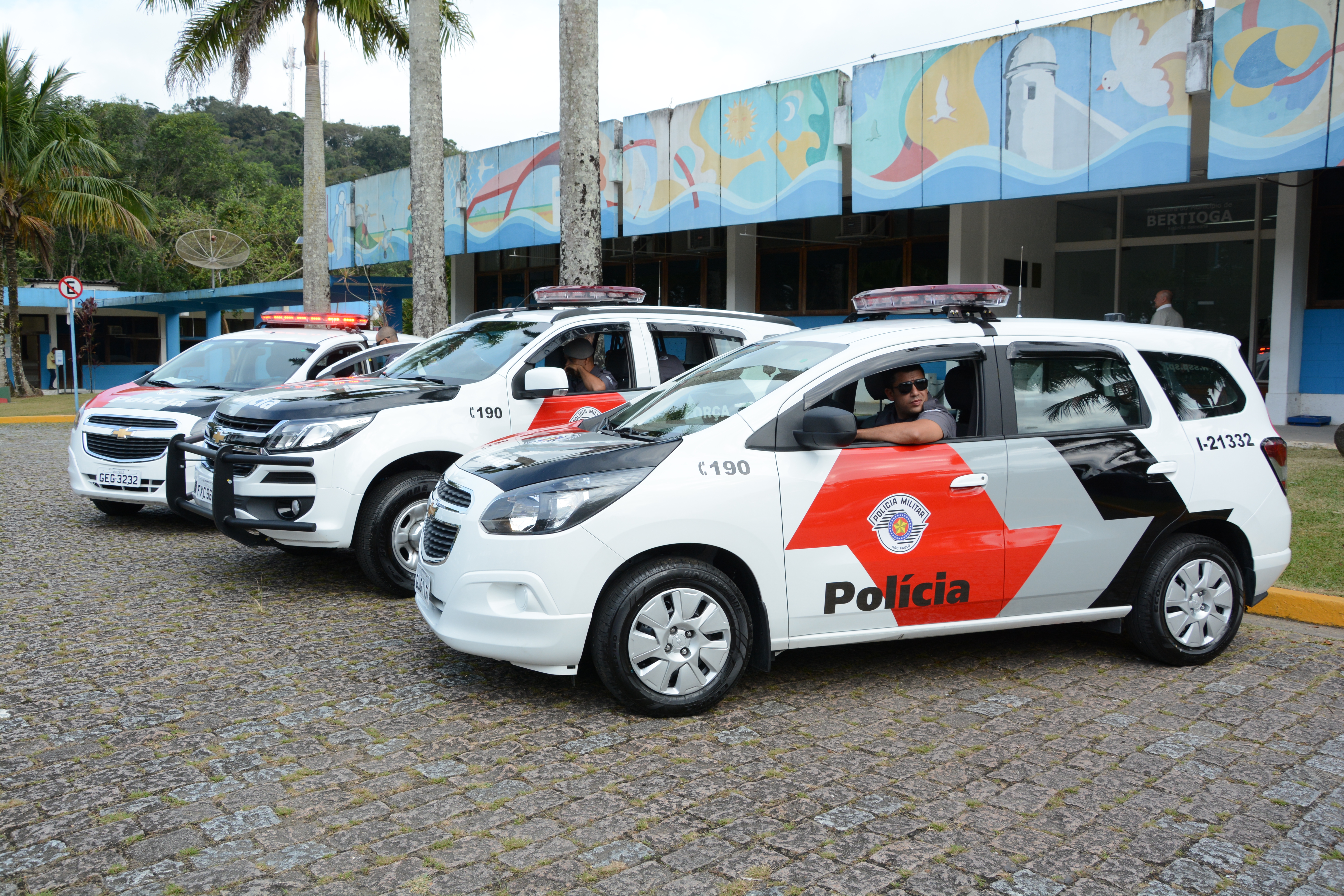 Bertioga recebe três novas viaturas da Polícia Militar