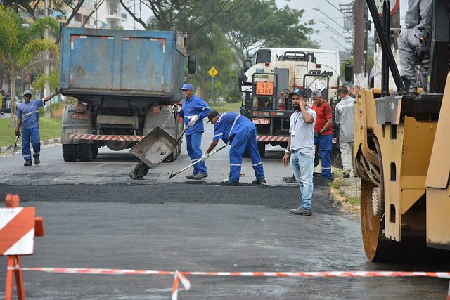 Prefeitura inicia obras de pavimentação das ruas no Centro