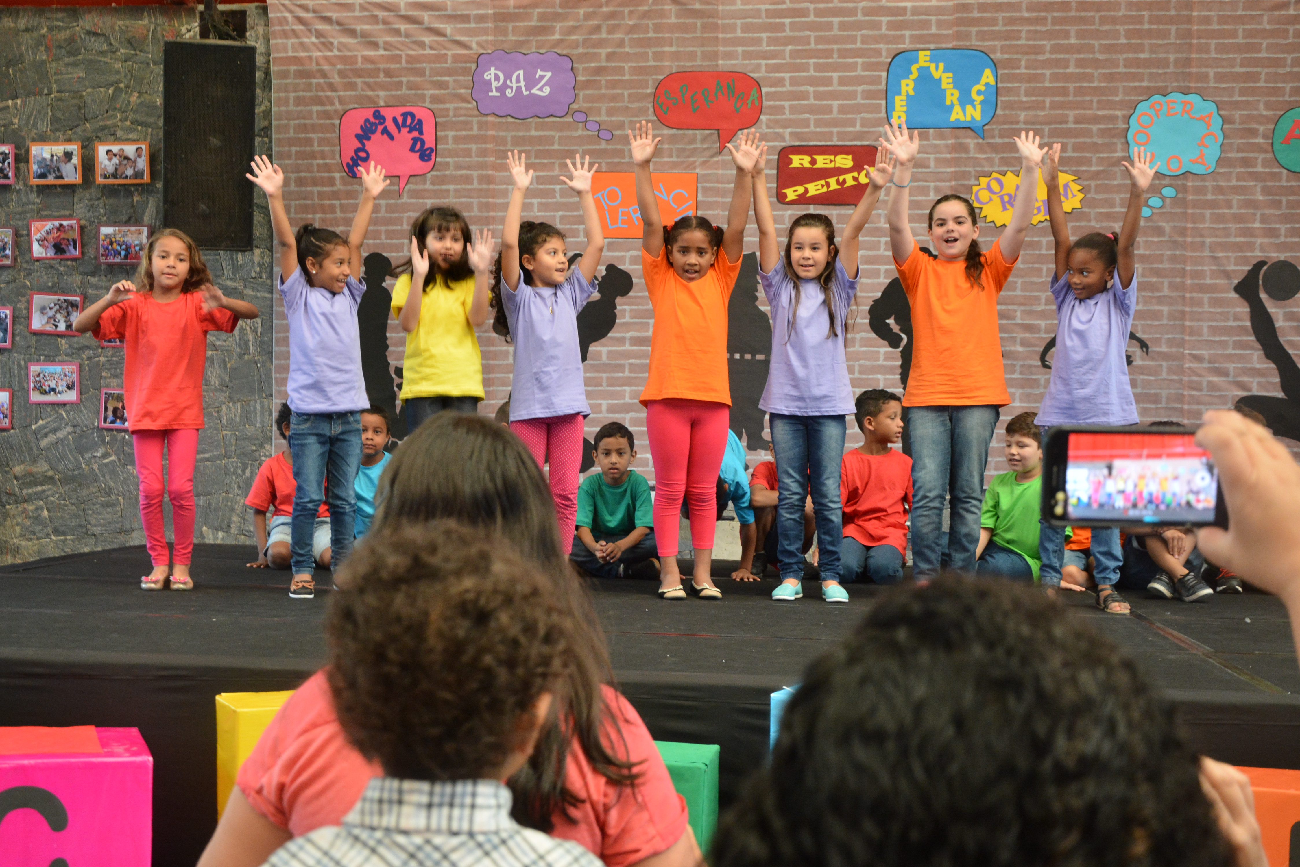 Crianças das Escolas Municipais encerram Projeto de Leitura com apresentações culturais