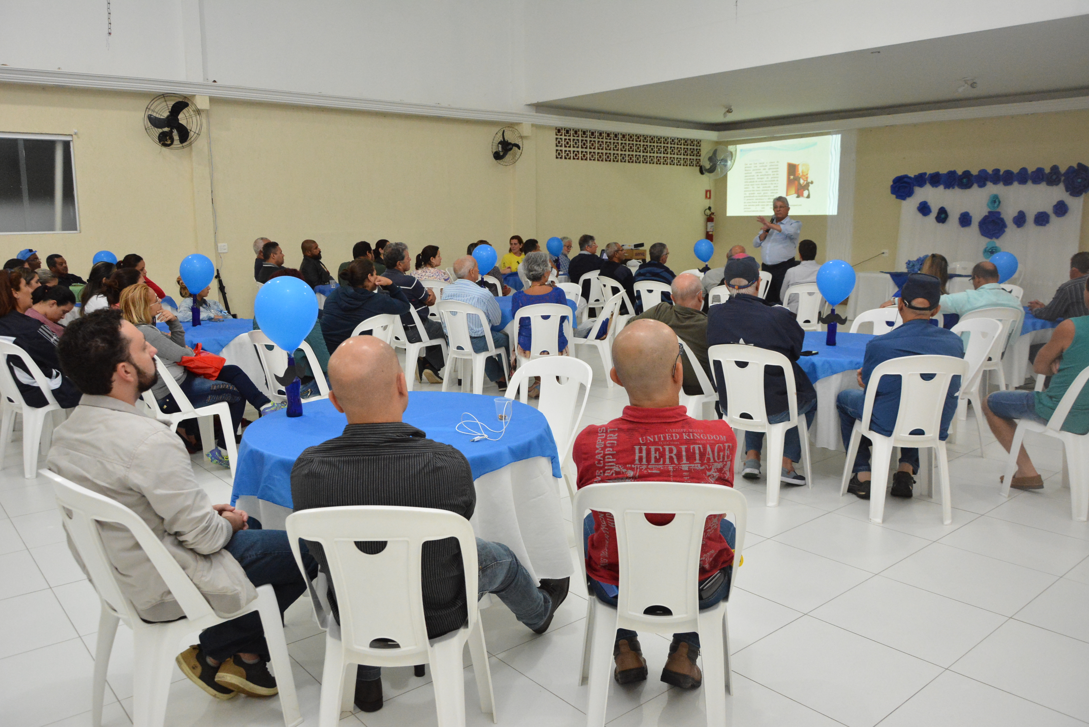 Novembro Azul realiza palestras sobre câncer de próstata