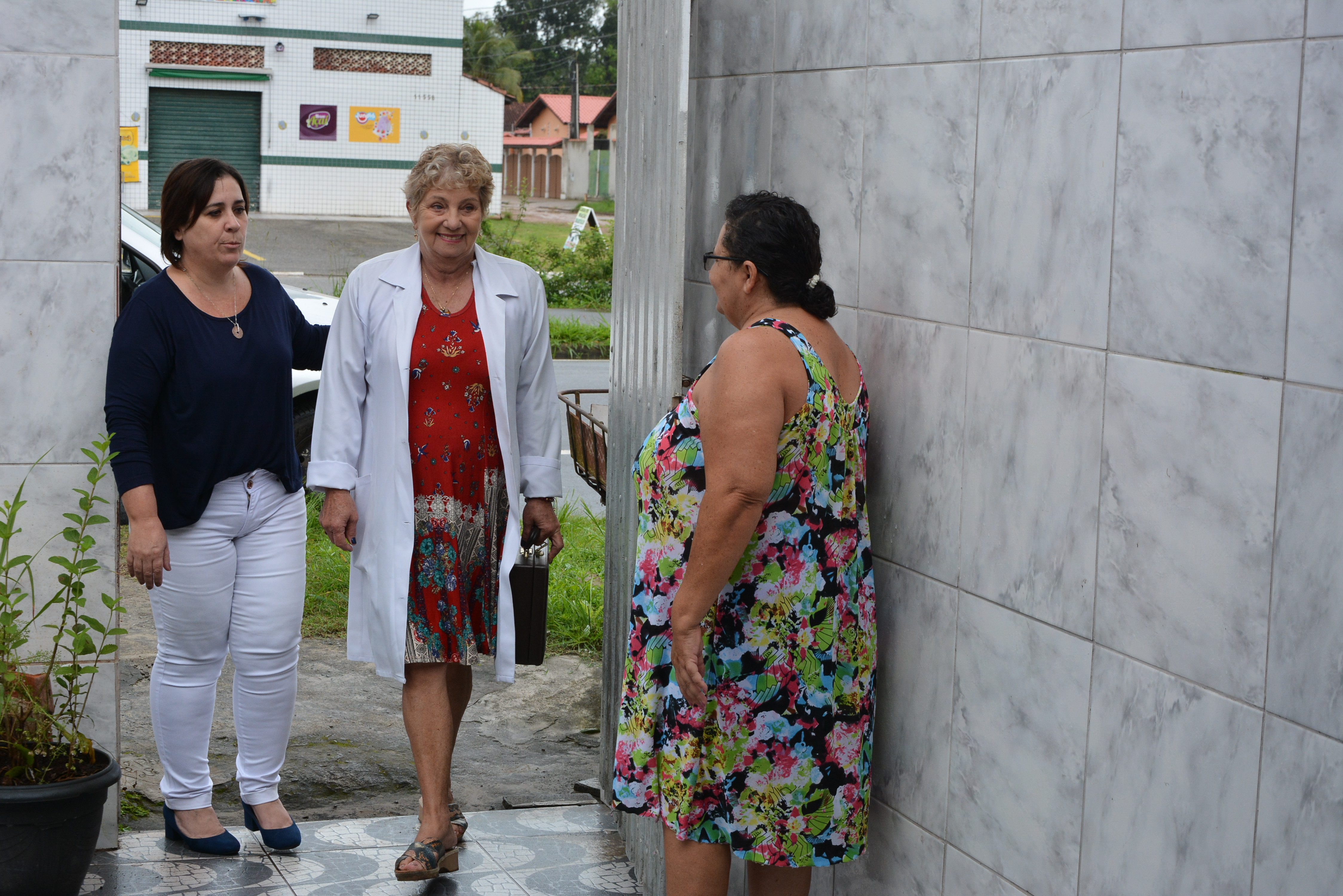 Programa leva equipes médicas para tratar pacientes em casa