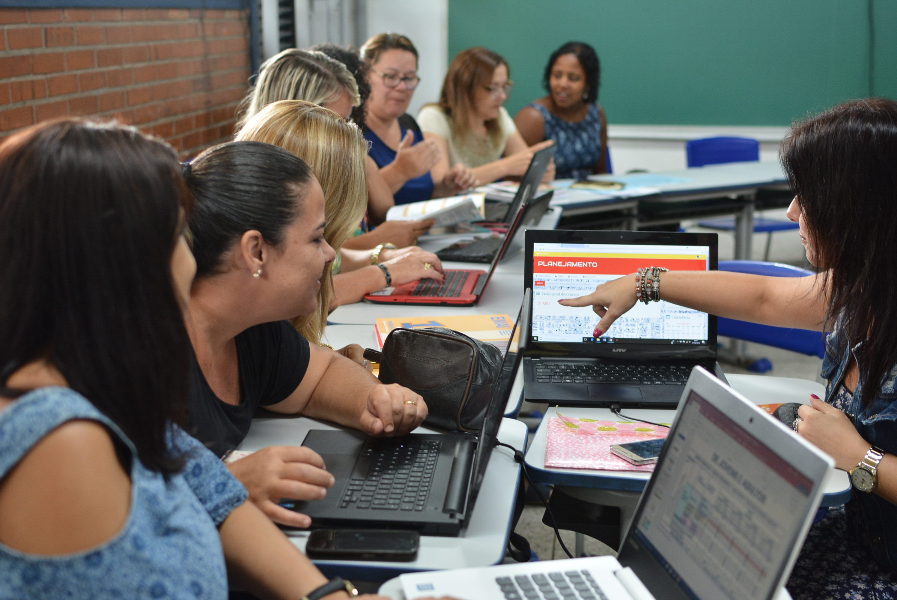 Professores recebem formação para atender às novas Diretrizes Curriculares