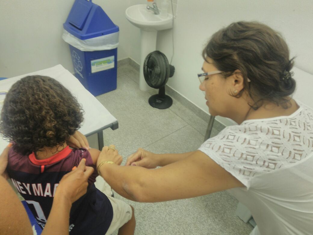 Dia D vacina mais de mil pessoas contra a febre amarela, em Bertioga